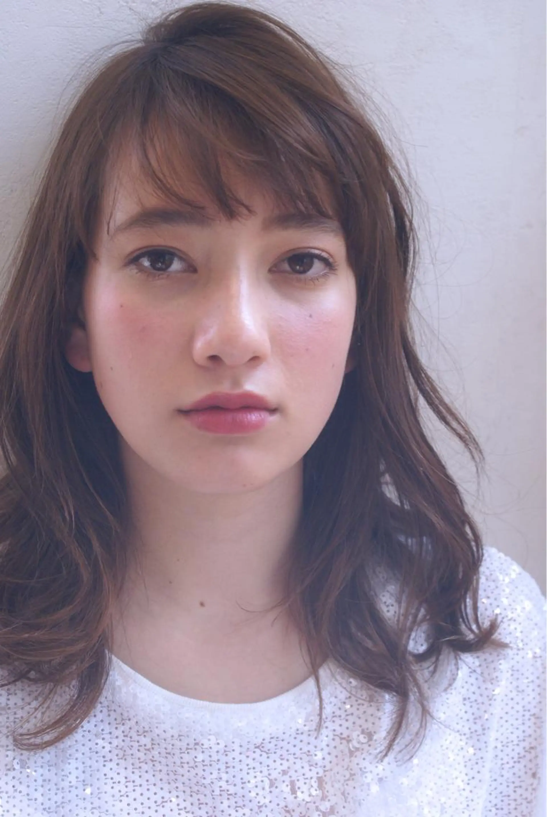 ミディアム カラー カット ヘアカラー 縮毛矯正 トリートメント 仲間 菜々世のヘアスタイル