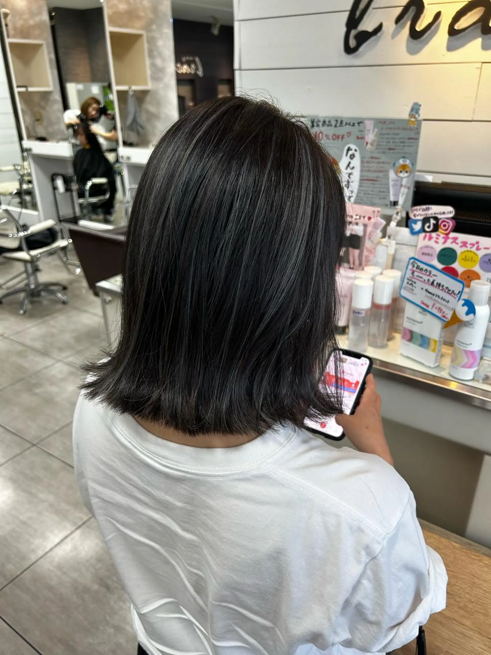 ミディアム カラー ヘアアレンジ カット ヘアカラー トリートメント ヘッドスパ インナー×縮毛矯正 ピンクカラー澤井里菜のヘアスタイル