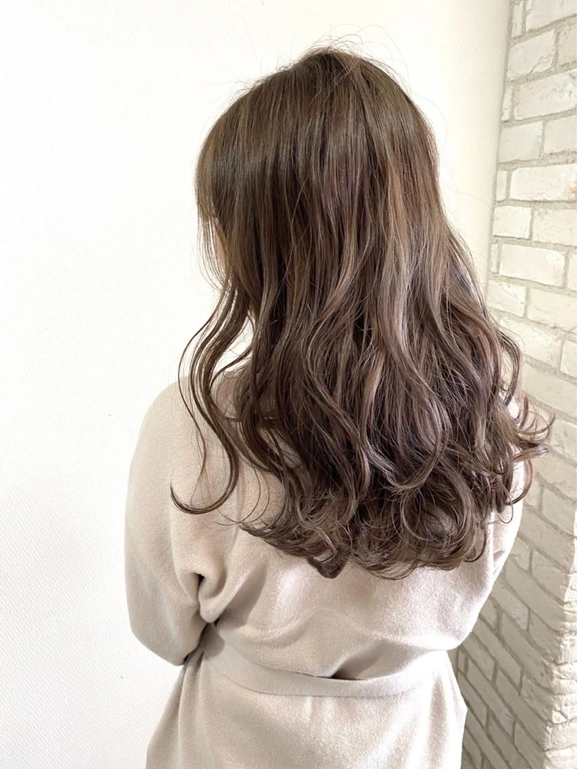 ロング カット ヘアカラー 山本 茉希のヘアスタイル