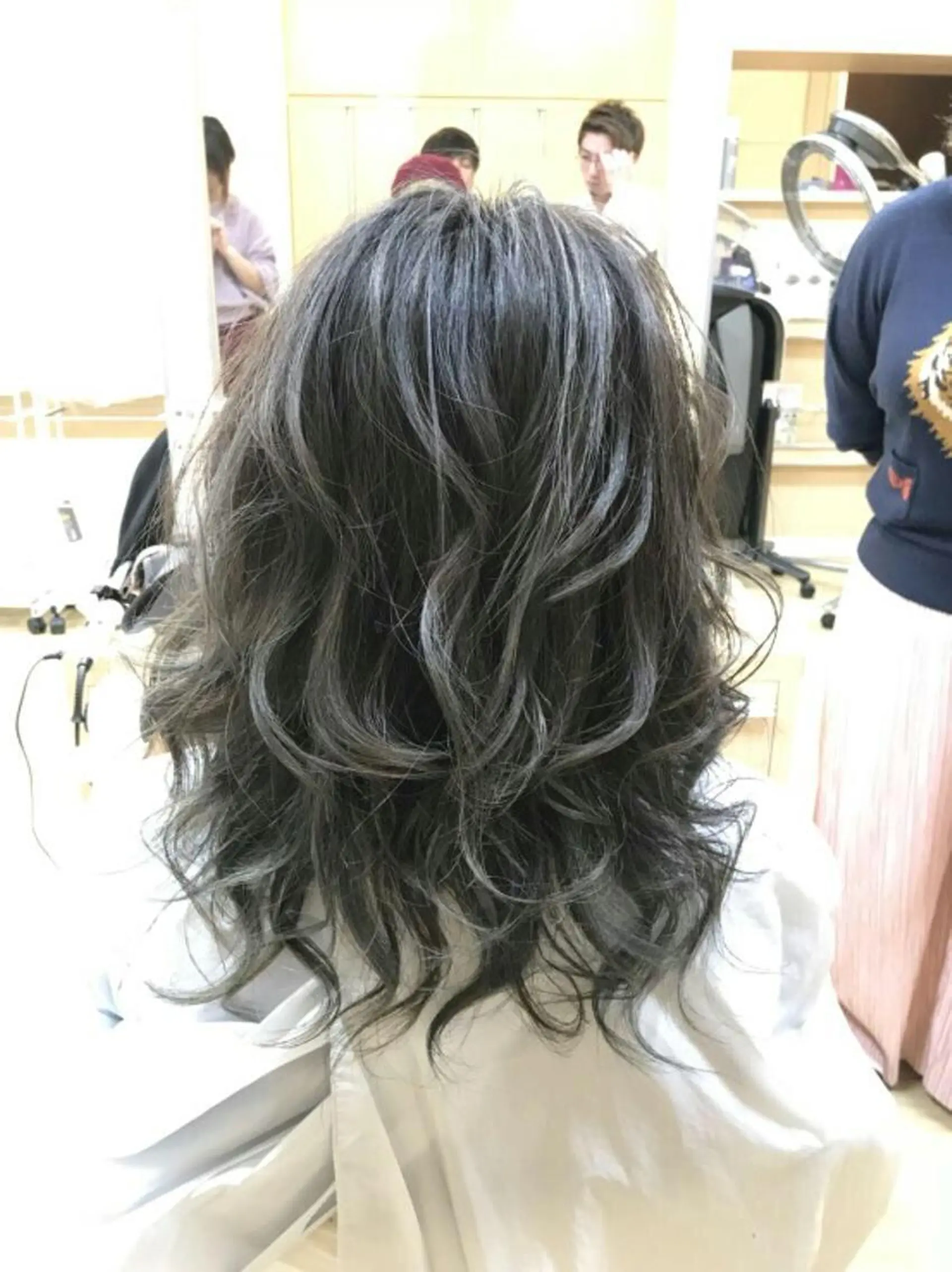 ロング ハイライト レイヤーカット 大山 晃介のヘアスタイル