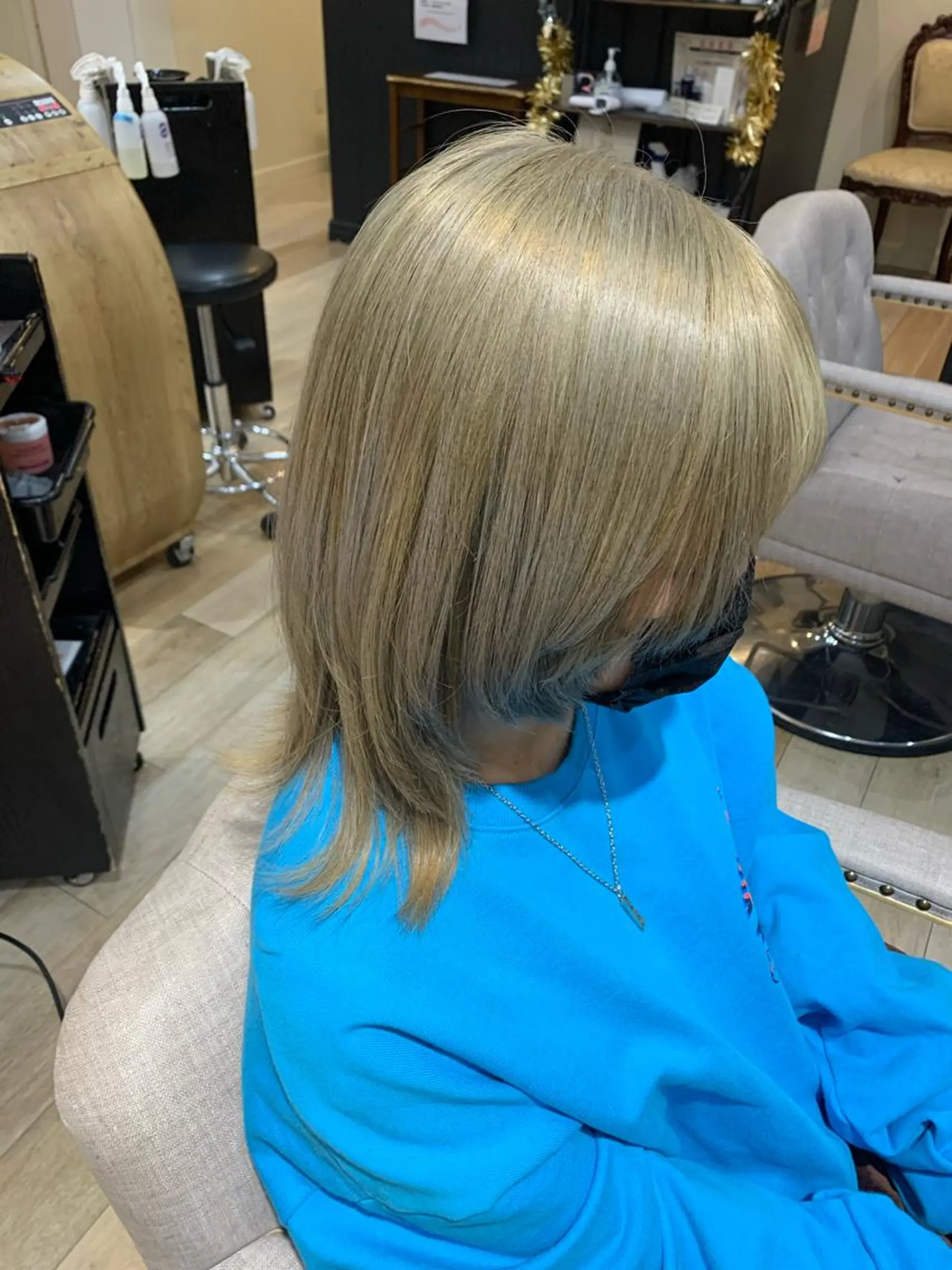 セミロング カラー ベージュカラー ブリーチ ケアブリーチ ホワイトベージュ 上田 紗也のヘアスタイル
