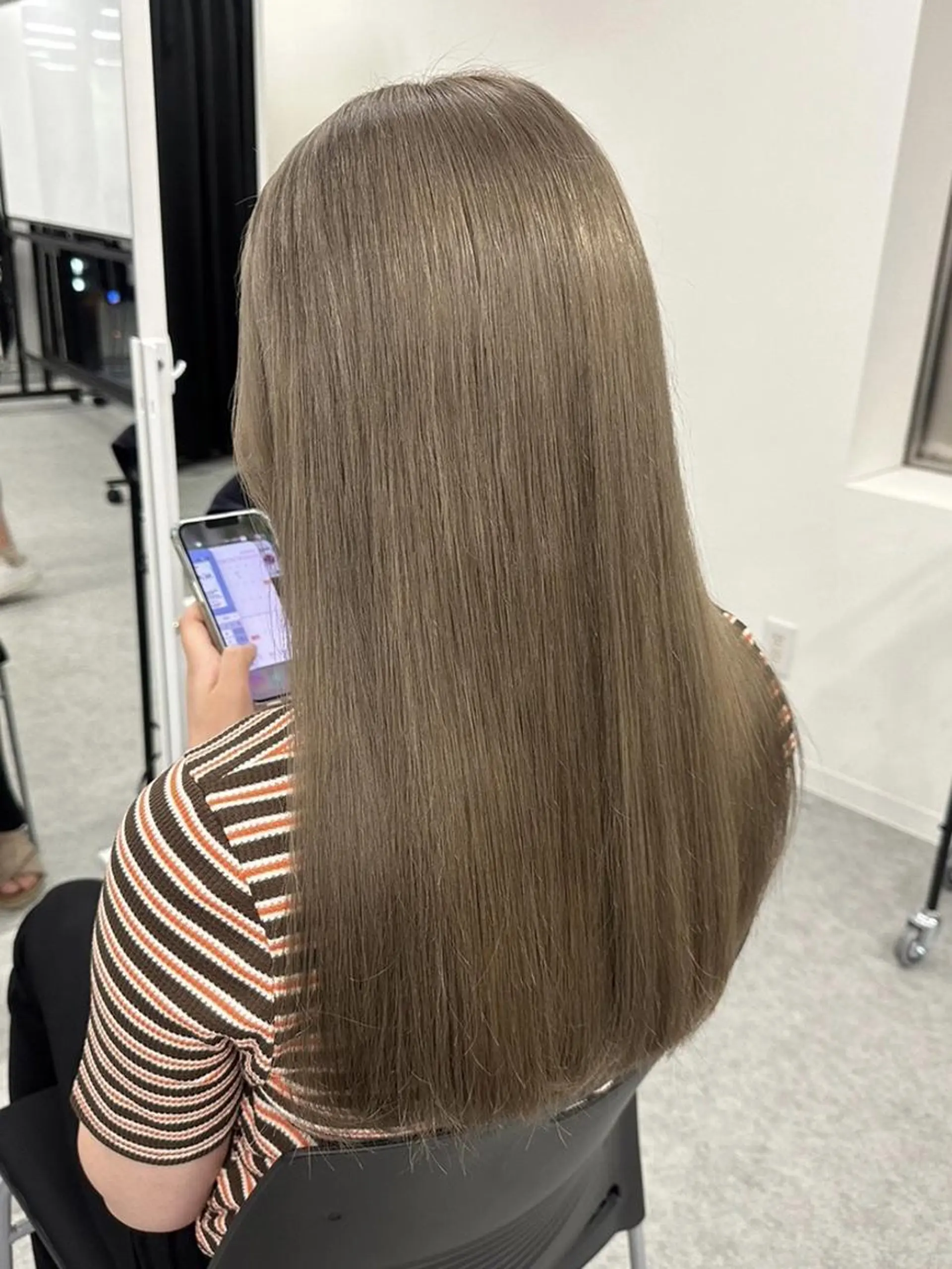 カラー 海外風ブリーチなし 🫒Rion🫒🩶のヘアスタイル