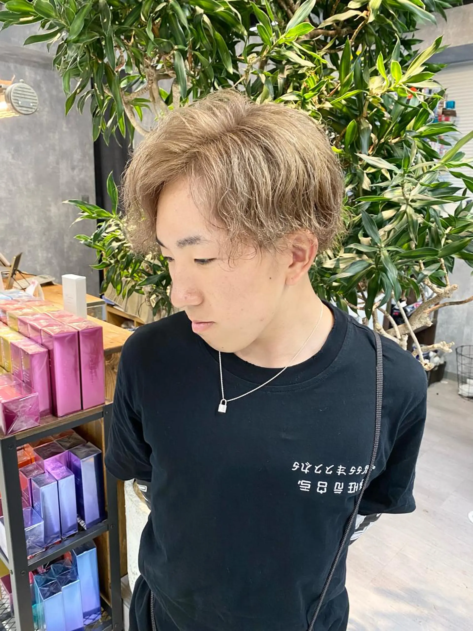 ショート メンズ メンズバレイヤージュ メンズブリーチ メンズインナーカラー メンズ韓国風 アッシュ .ico所属・【.ico】心斎橋 飛田ゆうきのヘアスタイル