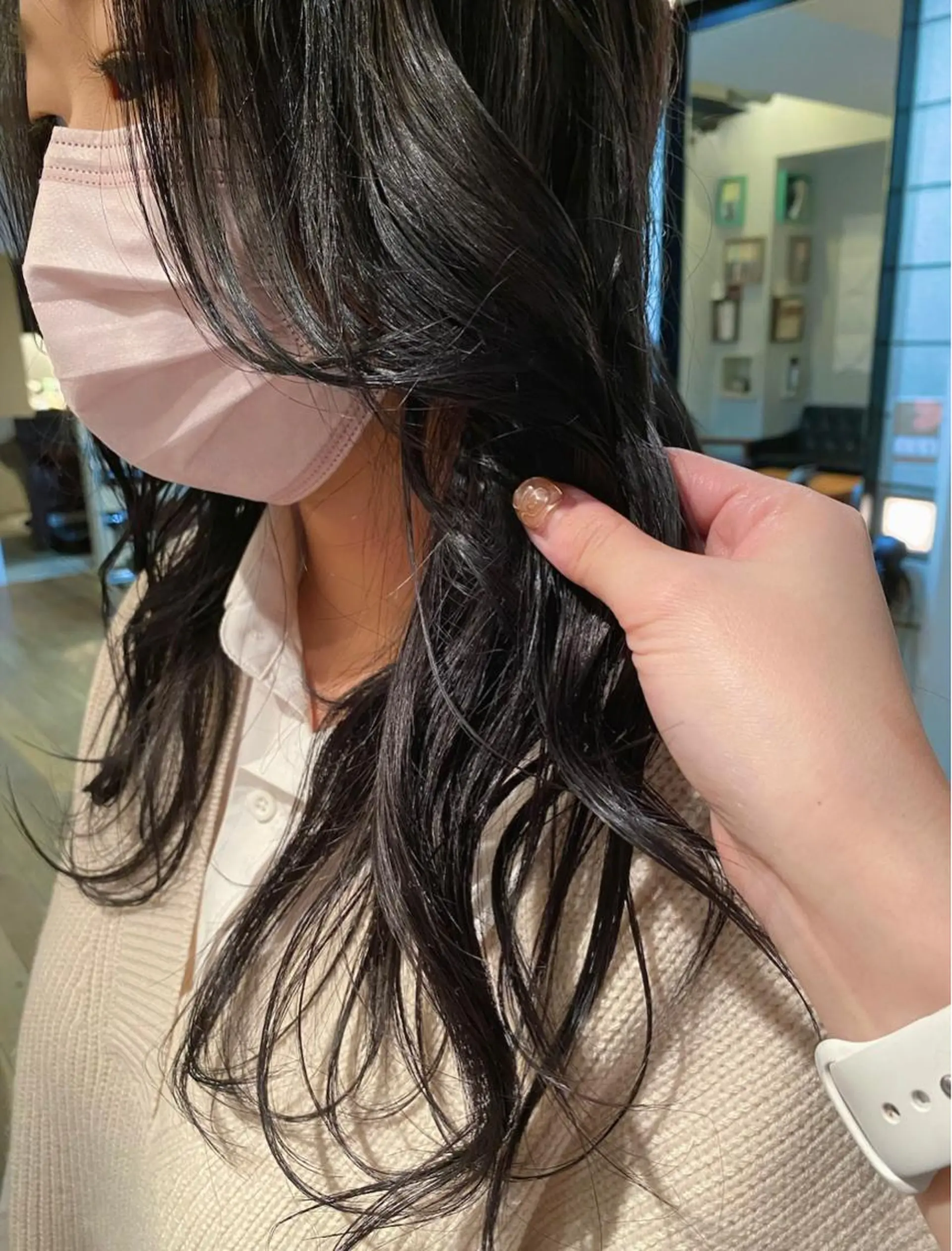 ロング カラー 塩澤 榛奈のヘアスタイル