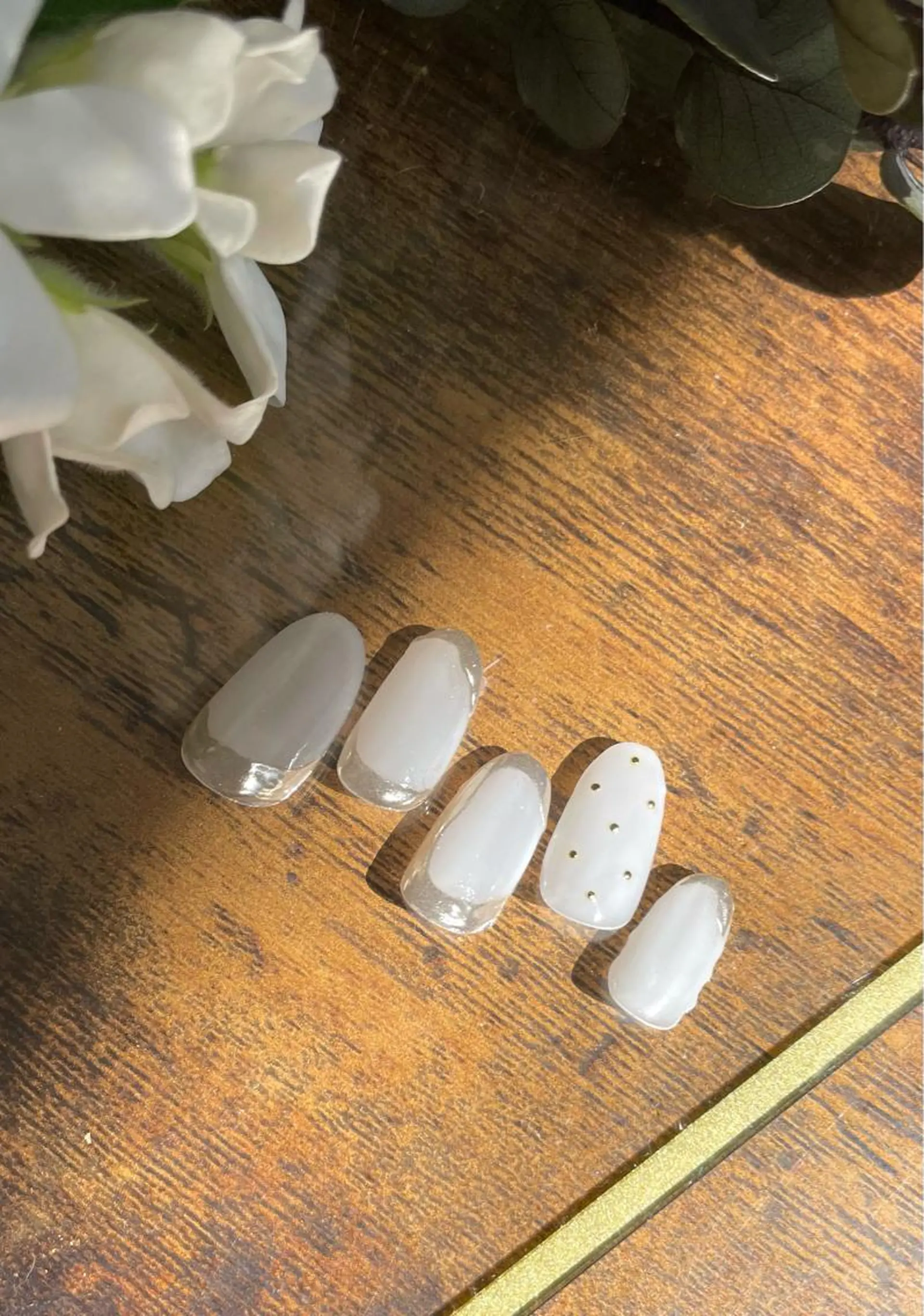 ネイル ホワイト le_rire _nailのネイルデザイン