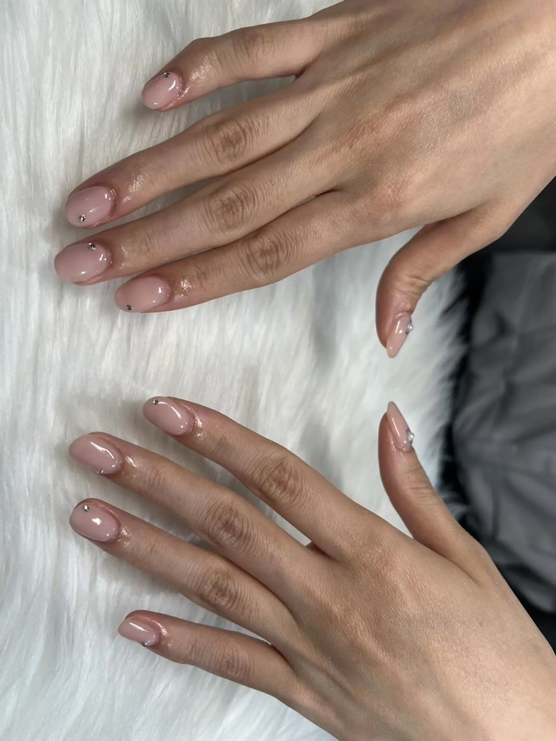 ネイル オフィスネイル ピンク ピンクベージュ シンプルネイル ストーンネイル Salon chou chou所属・chouchou renaのネイルデザイン