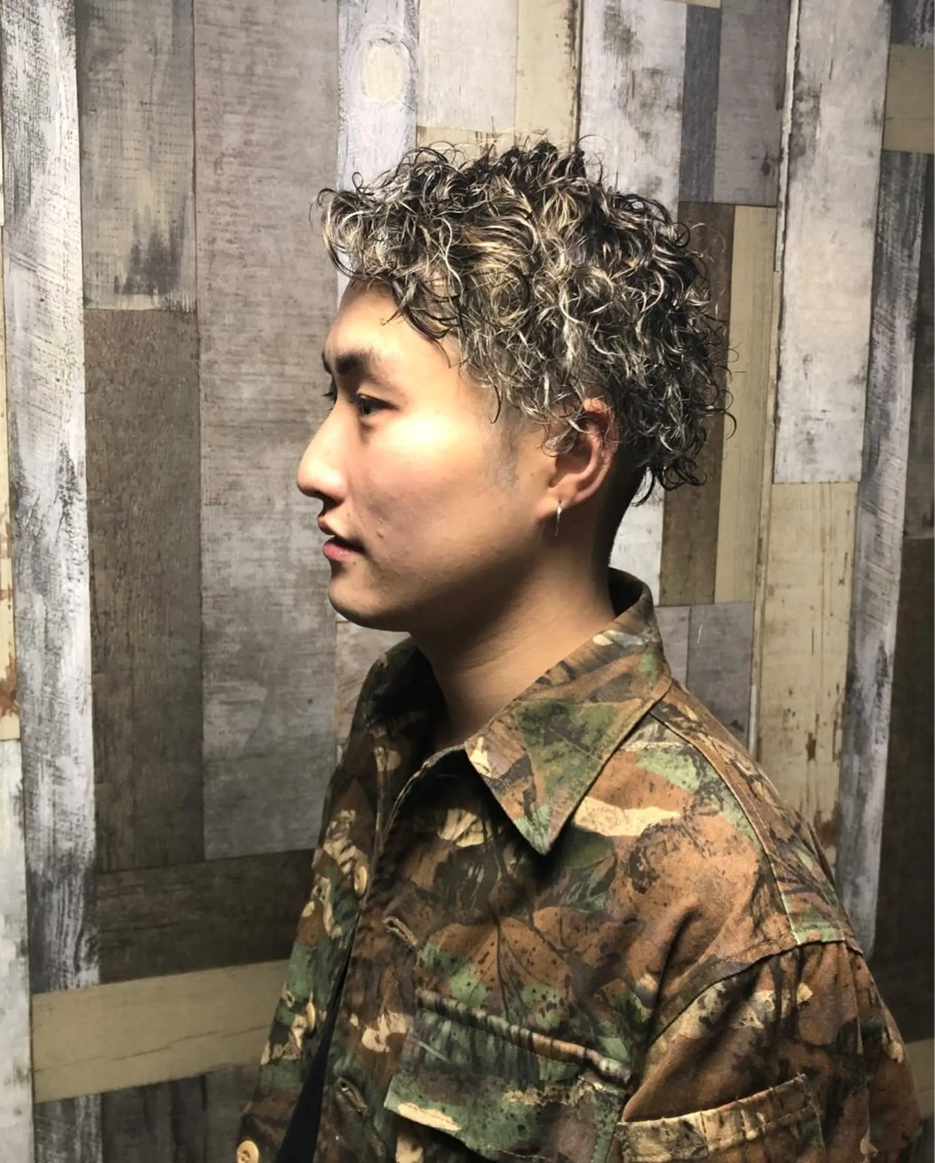 ミディアム カラー パーマ メンズ ミディアムパーマ センターパート メンズパーマ かきあげバング カット ヘアカラー パーマ トリートメント spaski所属・メンズ特化型/永井 友貴のヘアスタイル