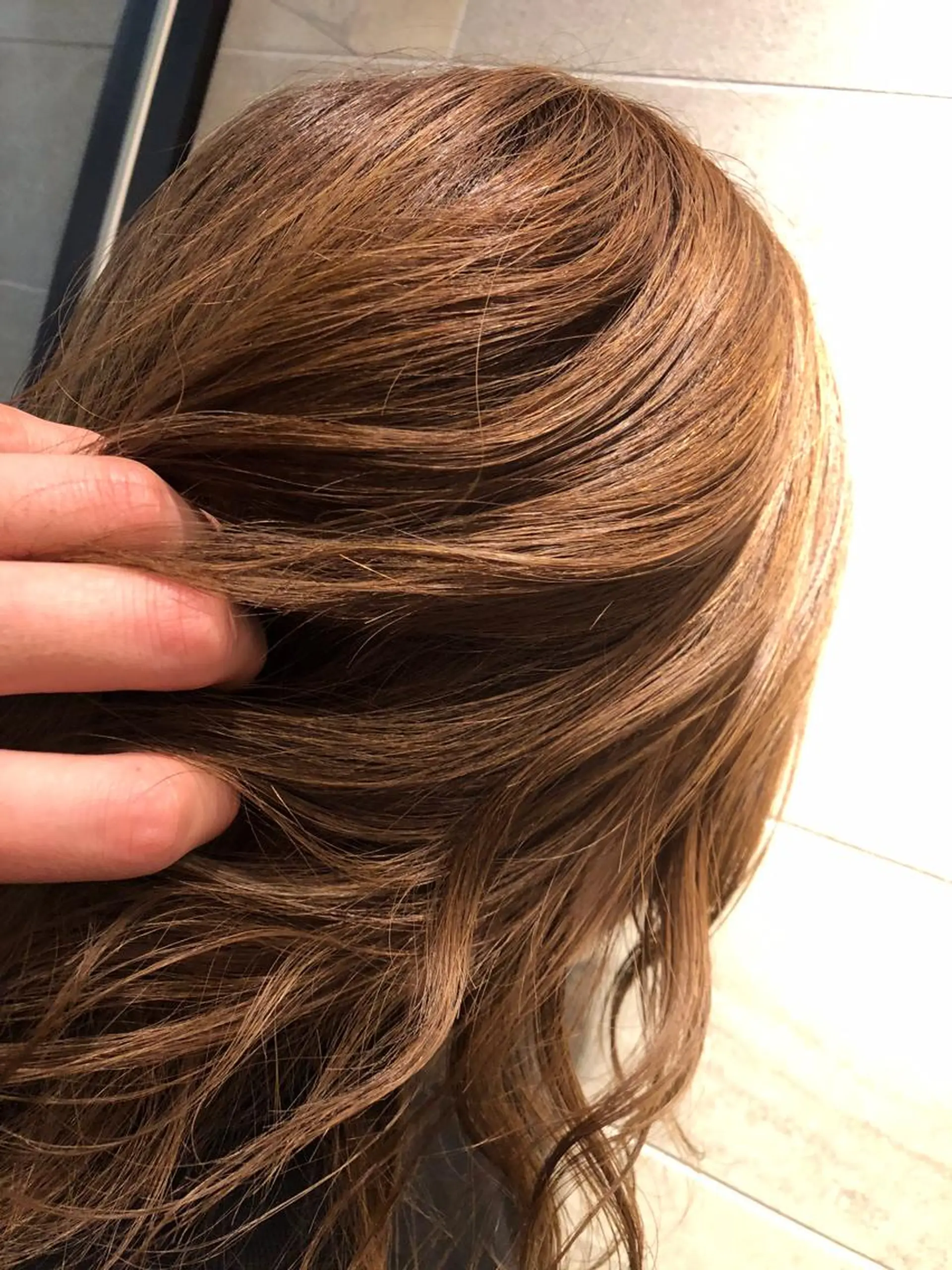 ミディアム カラー ベージュカラー Rever Tokyo所属・コンドウ サラのヘアスタイル