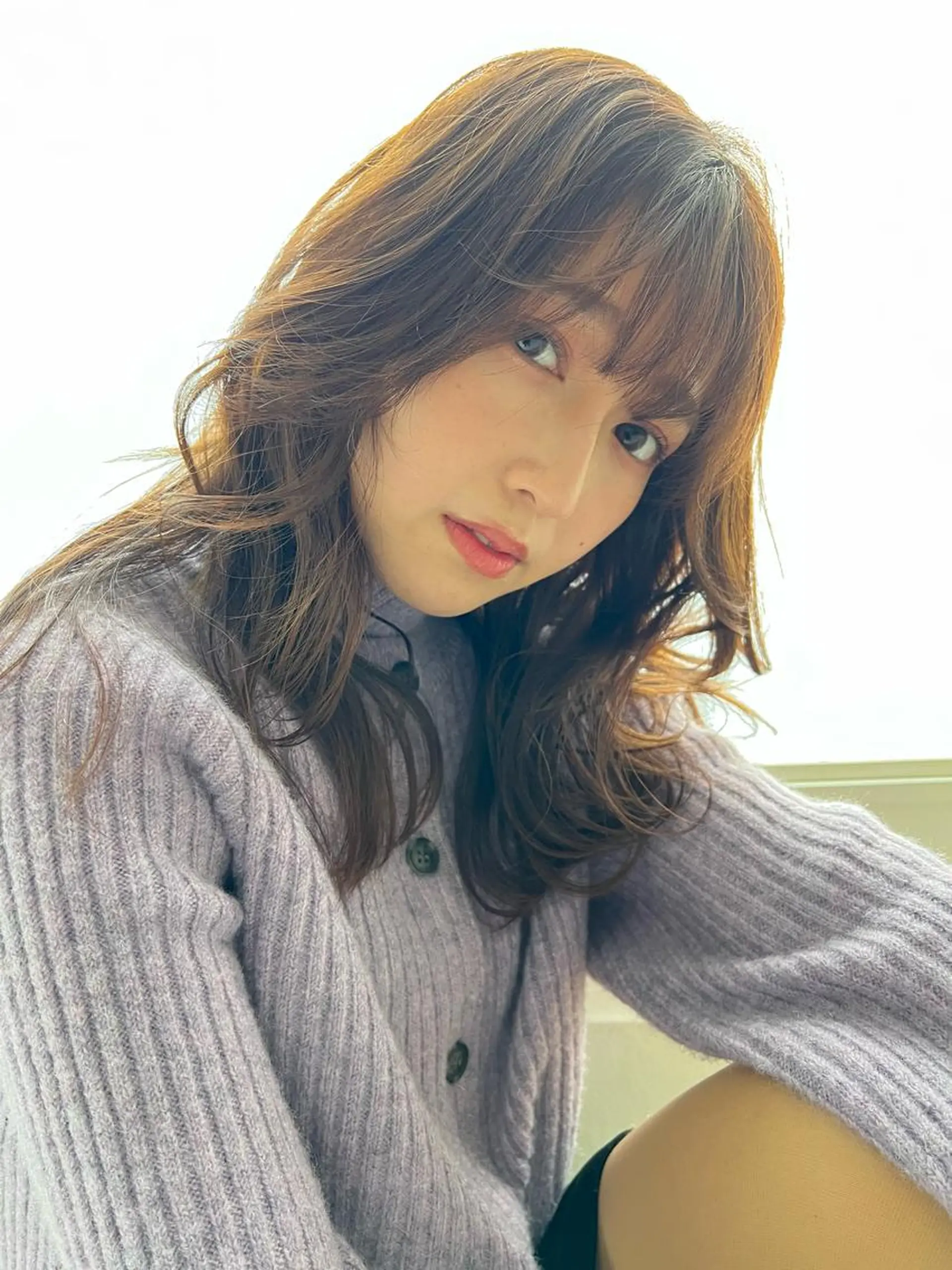 セミロング カット ヘアカラー 👑顔周り韓国風 レイヤーSHUTOのヘアスタイル