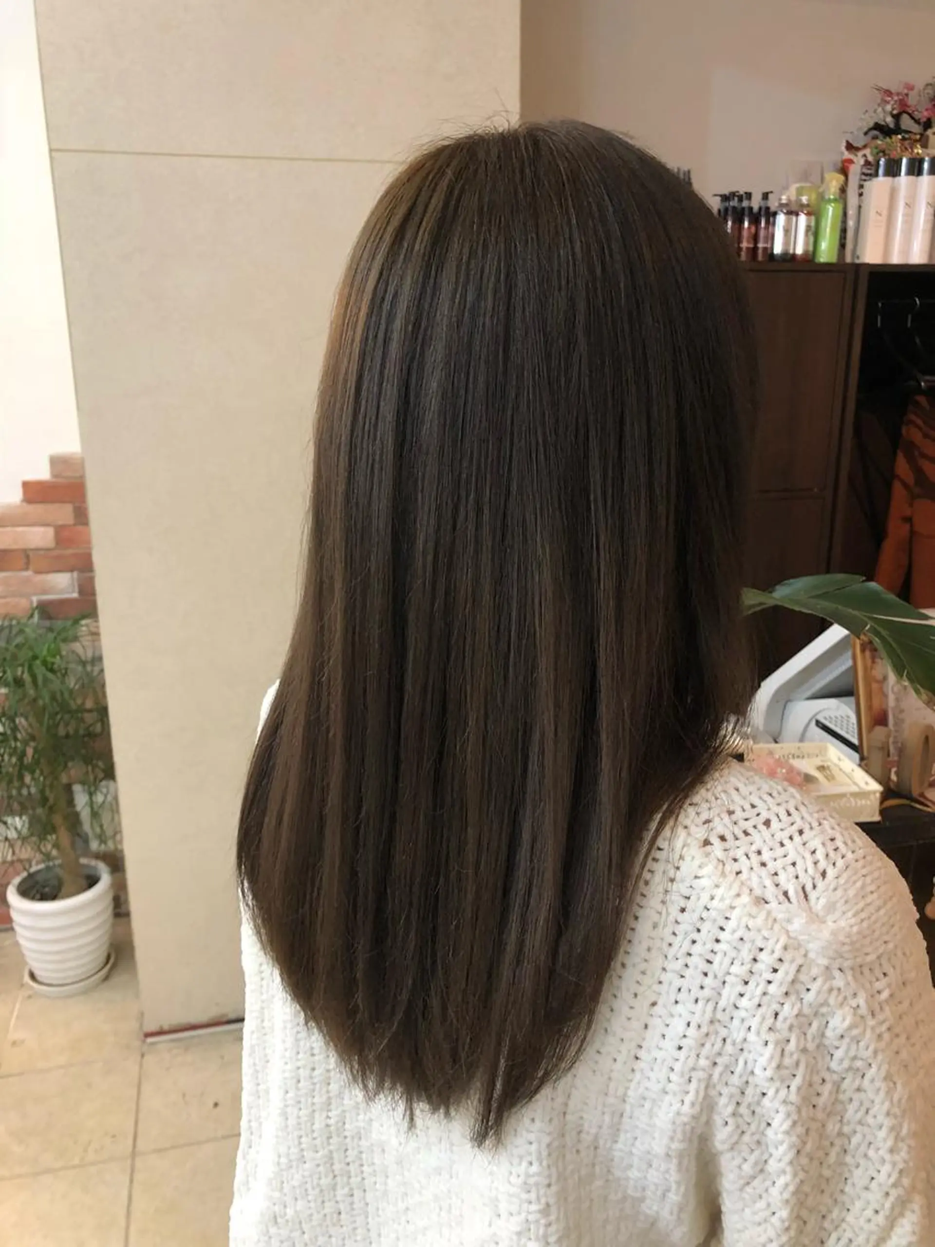 セミロング ヘアカラー Lovis moa 〘国分　かな〙のヘアスタイル