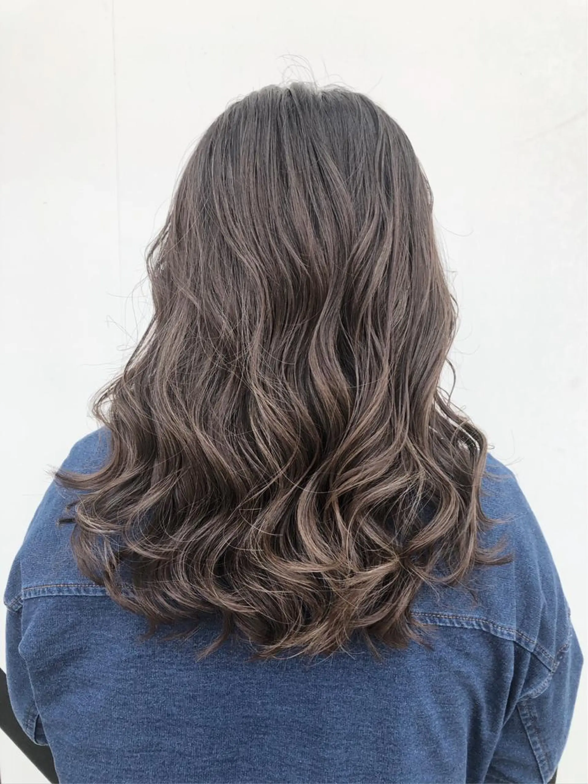 セミロング カラー 韓国🩵海外ヘア 宮川華奈のヘアスタイル