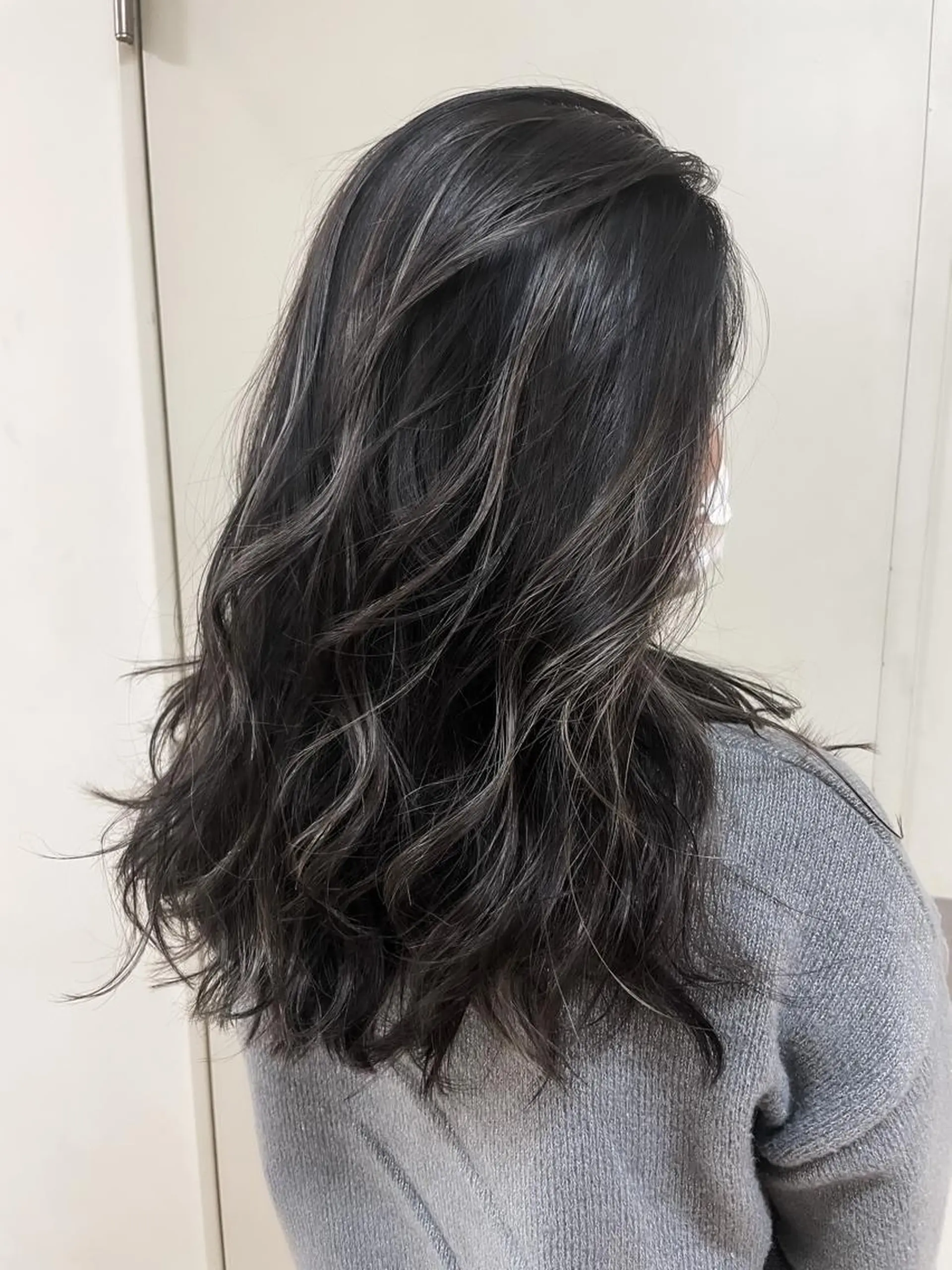 セミロング カラー グレージュ ハイライトカラー ハイライト アイジマヒロ vagueのヘアスタイル