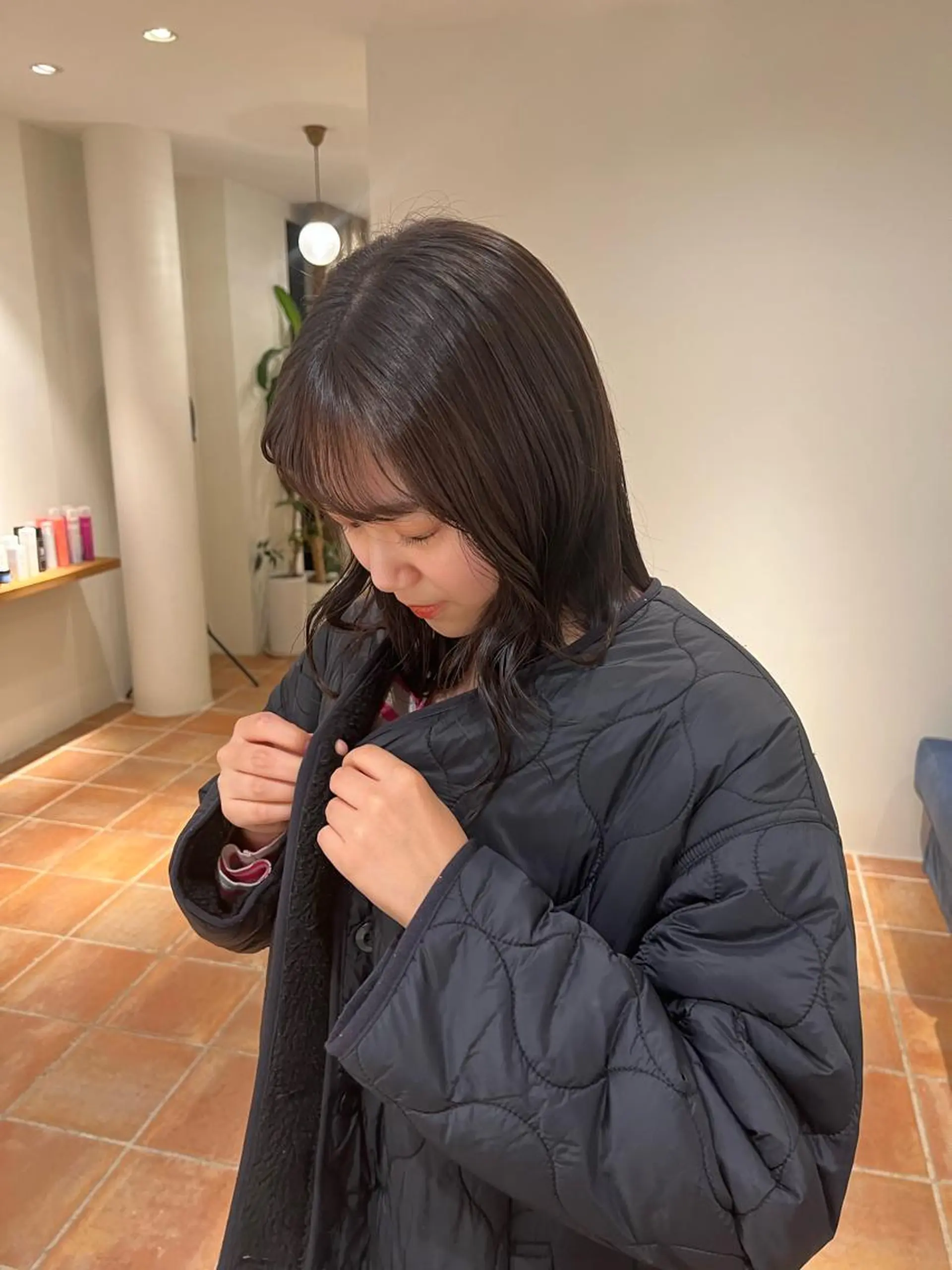 ミディアム カラー ベージュカラー ブラウンカラー ブラウンベージュ 透明感カラー LONESS所属・成岡 愛美のヘアスタイル