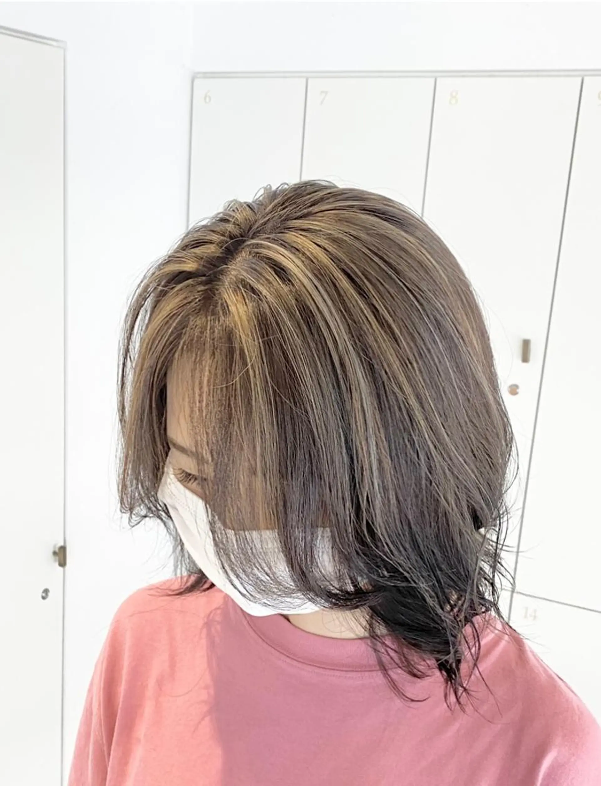 ミディアム アッシュ ハイライト ヘアカラー motel所属・モデルや芸能人も通う ✨マンツーマンサロンのヘアスタイル