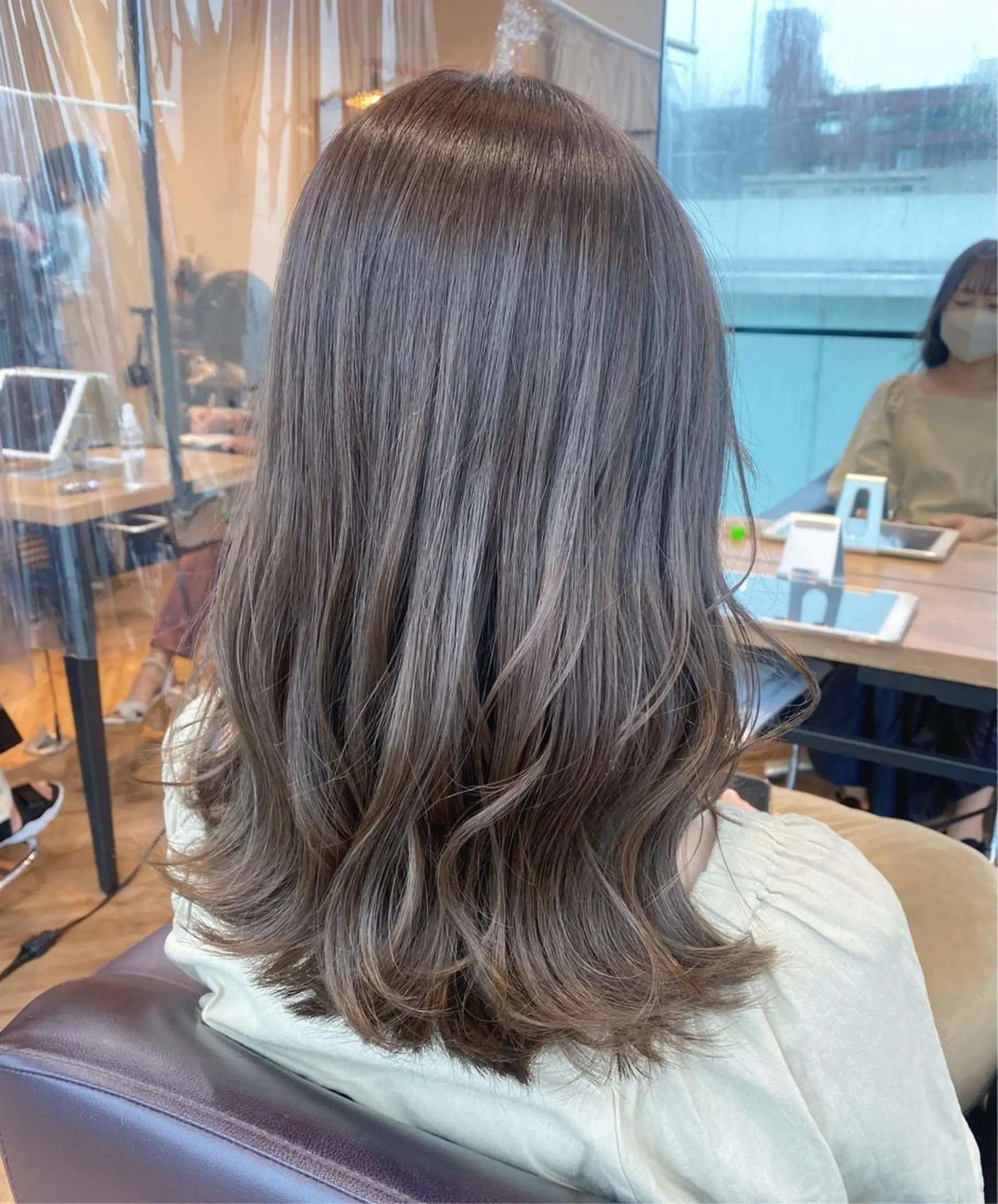 ミディアム カラー 韓国ヘア顔周りカット 艶髪ベージュtamaのヘアスタイル