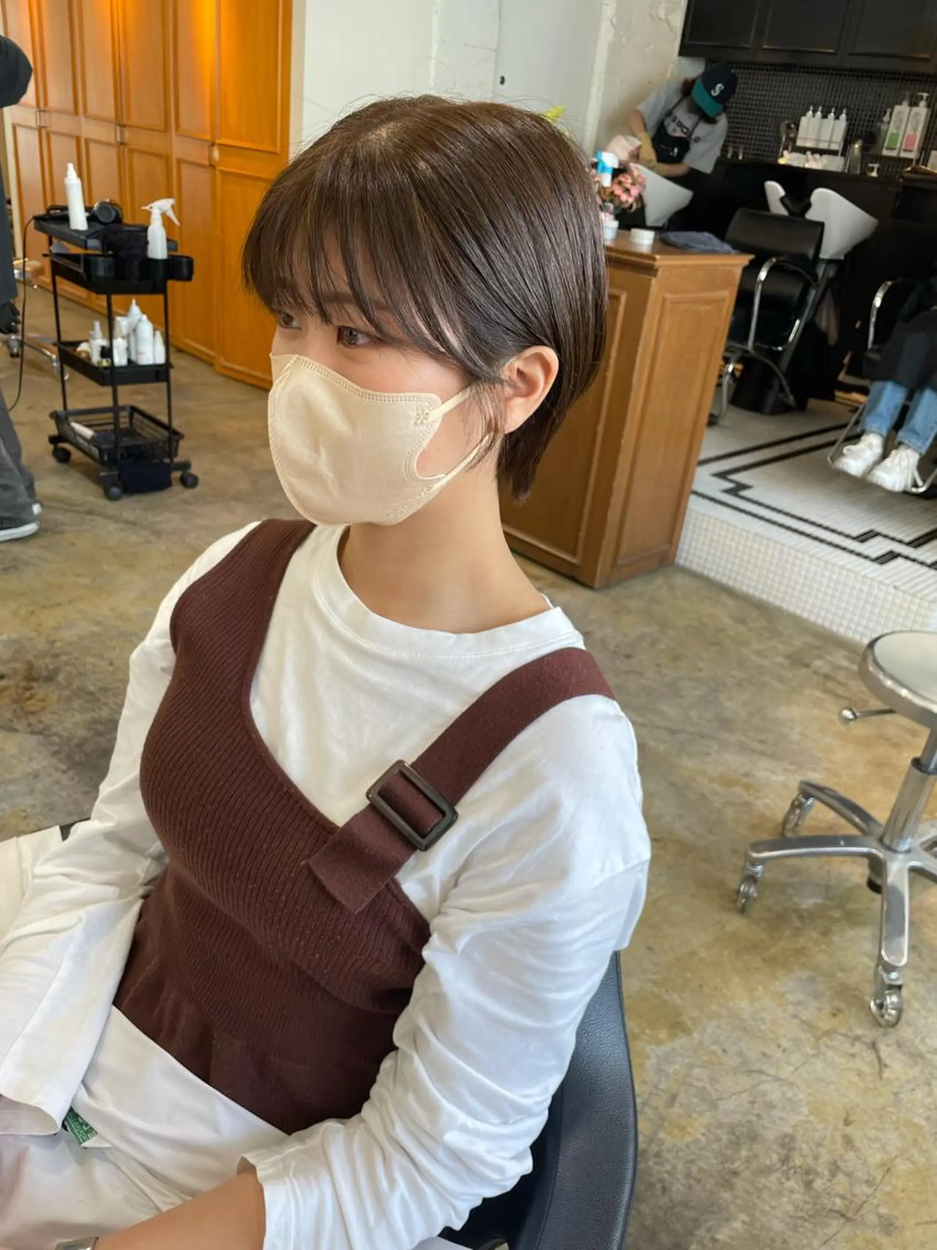 ショート カラー グレージュ カーキグレージュ カット ヘアカラー トリートメント MIOベージュカラー 柔らかいカラーのヘアスタイル