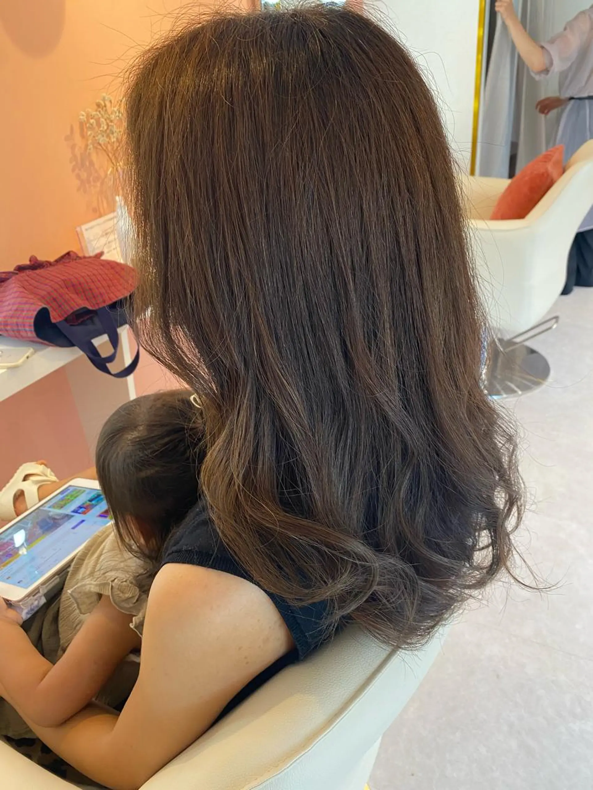 セミロング カラー ヘアカラー 梛木 唯のヘアスタイル