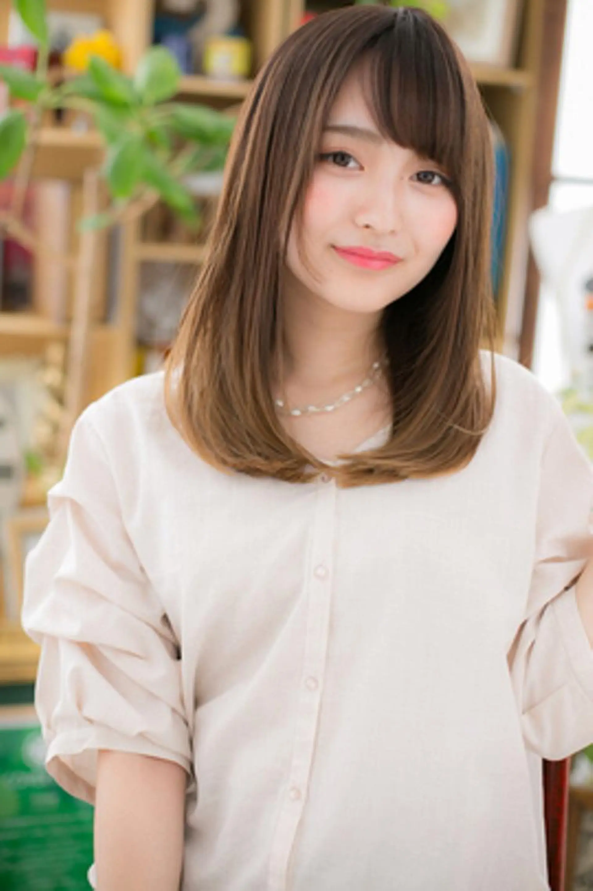 セミロング 小顔カット得意🌟 岩渕麻由のヘアスタイル