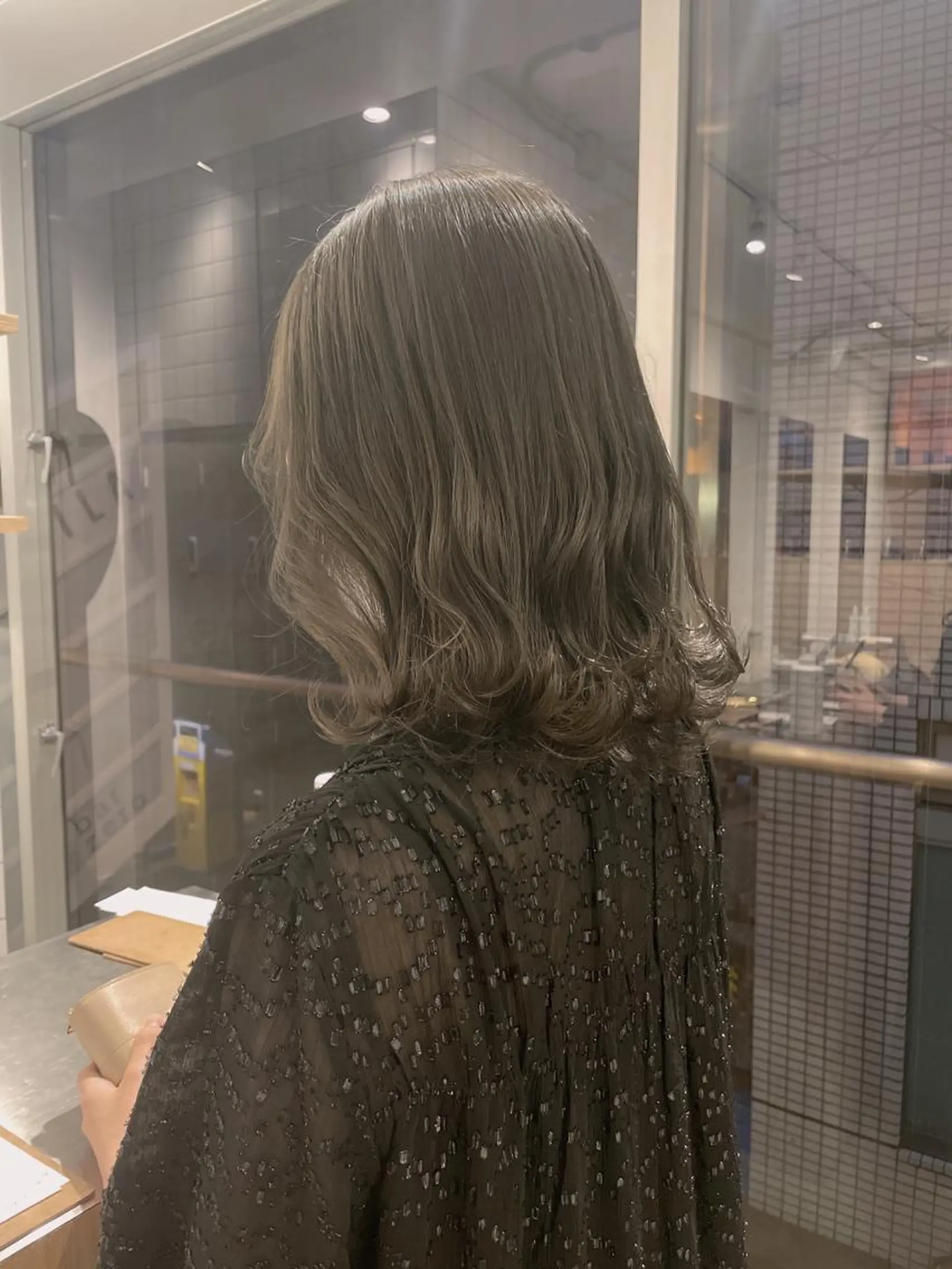 ミディアム カラー ブリーチ 透明感カラー グレージュ オリーブカラー オリーブグレージュ ヘアカラー 🪞♡韓国風スタイル MISATO🪞♡のヘアスタイル