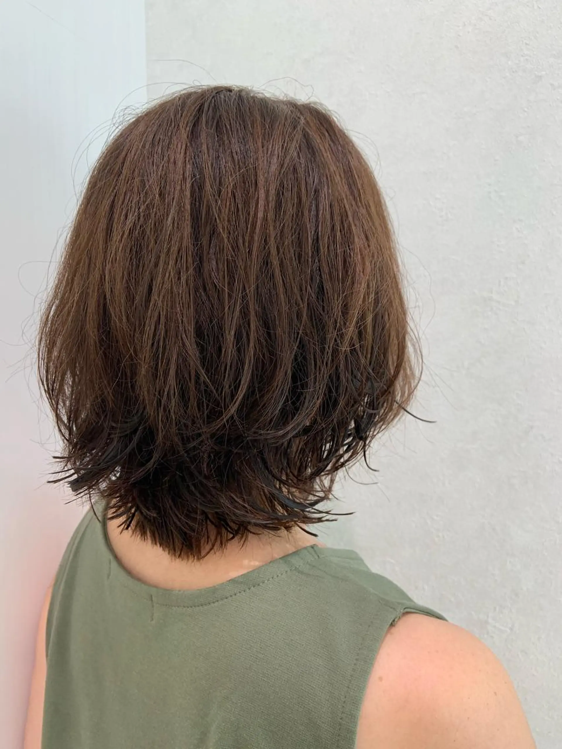 ショート カラー パーマ ショートレイヤー レイヤーカット ショートヘア ハイトーンカラー🤍 山下 優華のヘアスタイル