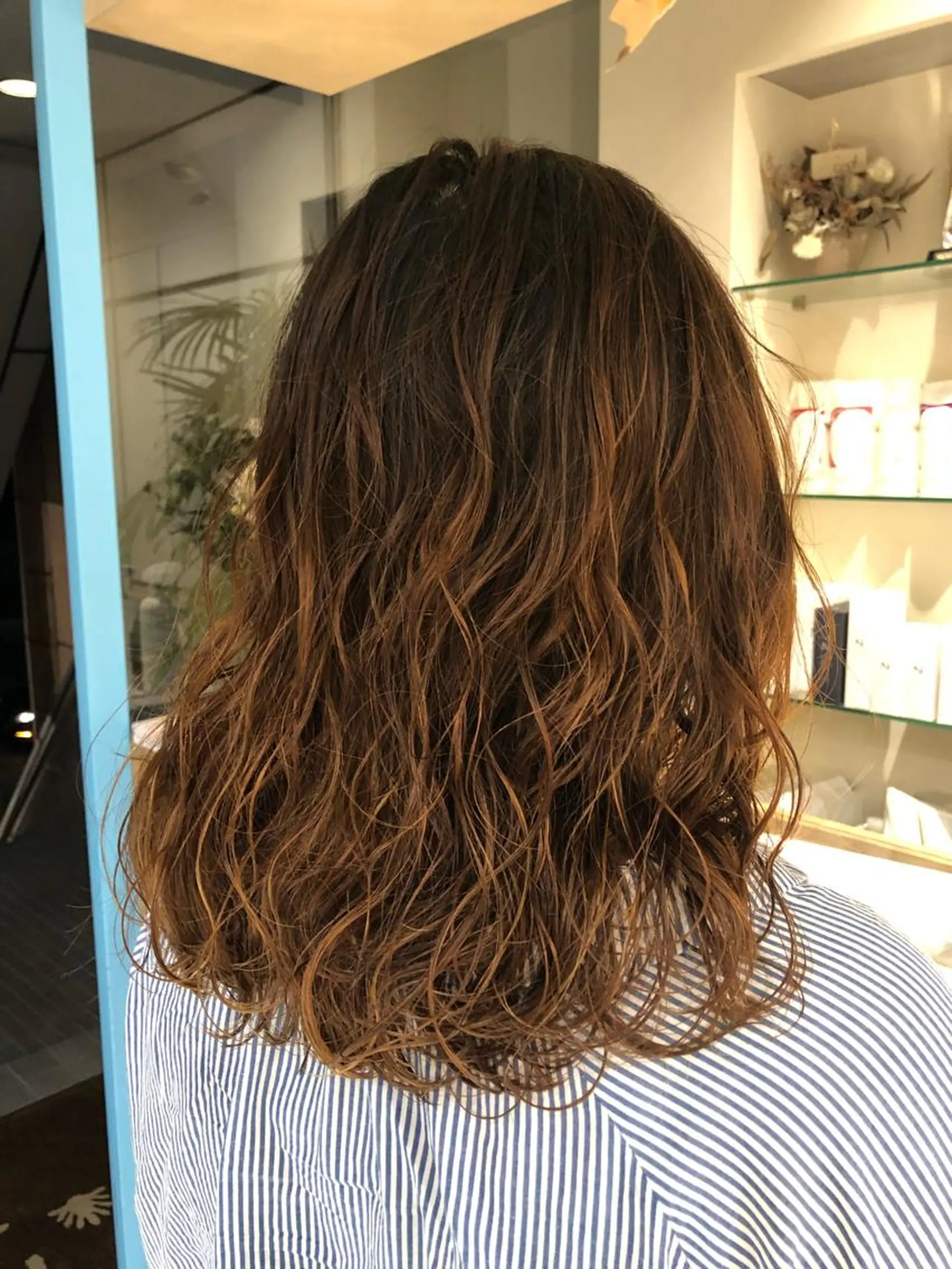 セミロング セミロングパーマ ハイライト トリートメント カット パーマ トリートメント 大岩 茉愉のヘアスタイル