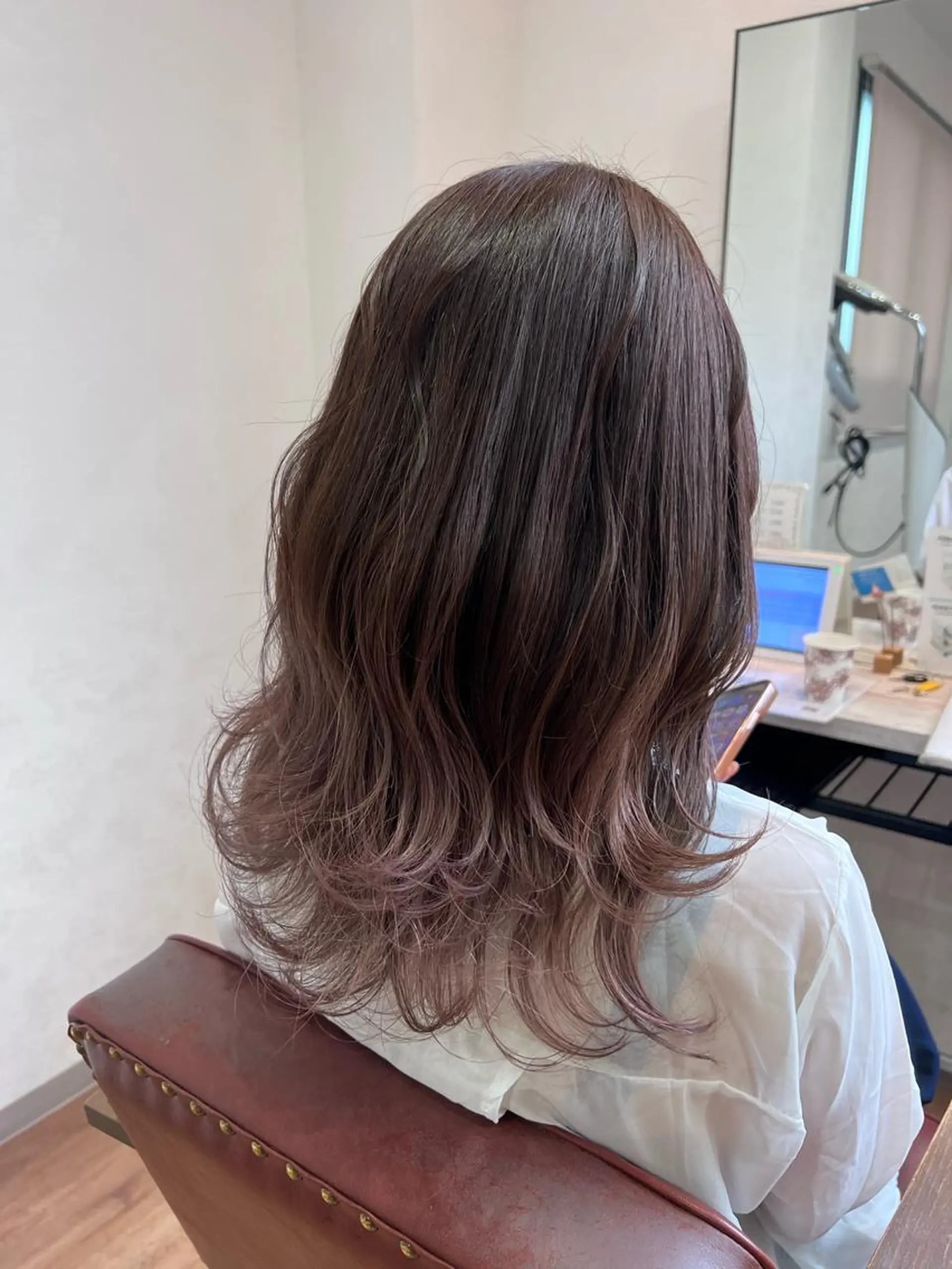 セミロング カラー グラデーションカラー カット ヘアカラー オーガニック/白髪 ぼかし/斎藤相慶のヘアスタイル