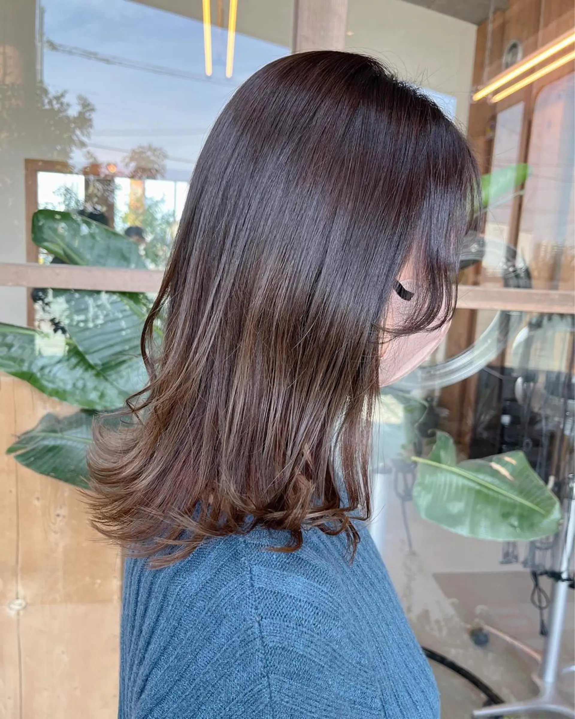 セミロング カラー アッシュ グラデーションカラー レイヤーカット SORA所属・ＳＯＲＡ Ｉｉｅのヘアスタイル