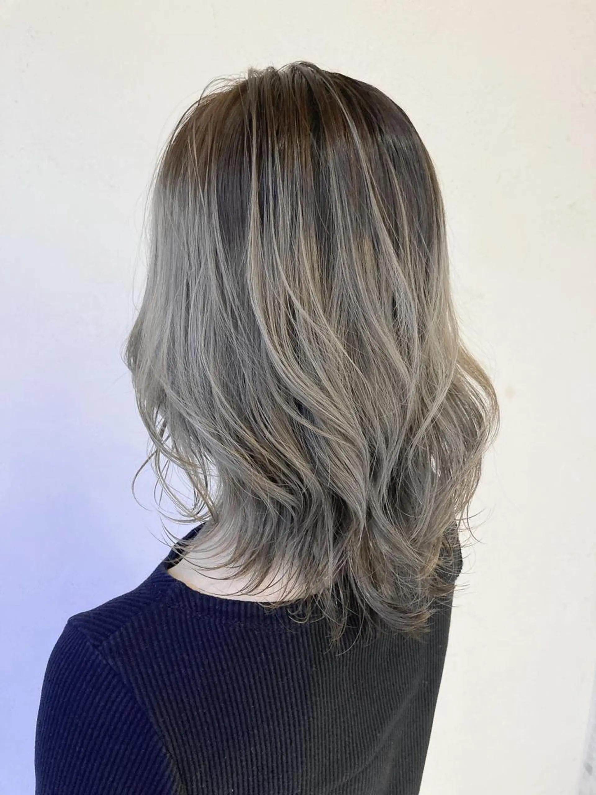 セミロング ヘアカラー 🌈艶髪🌈 金城リキのヘアスタイル