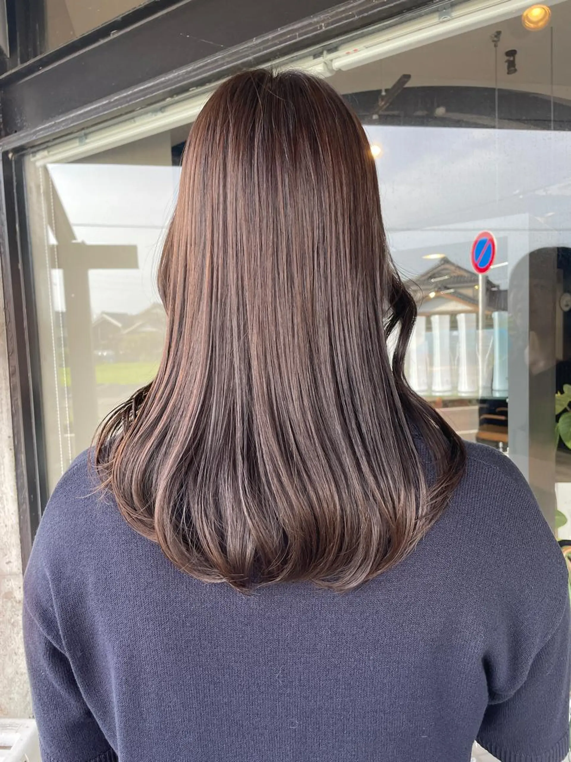 セミロング カラー ベージュカラー グレージュ オリーブグレージュ オリーブグレー alu所属・マキノ キョウカのヘアスタイル