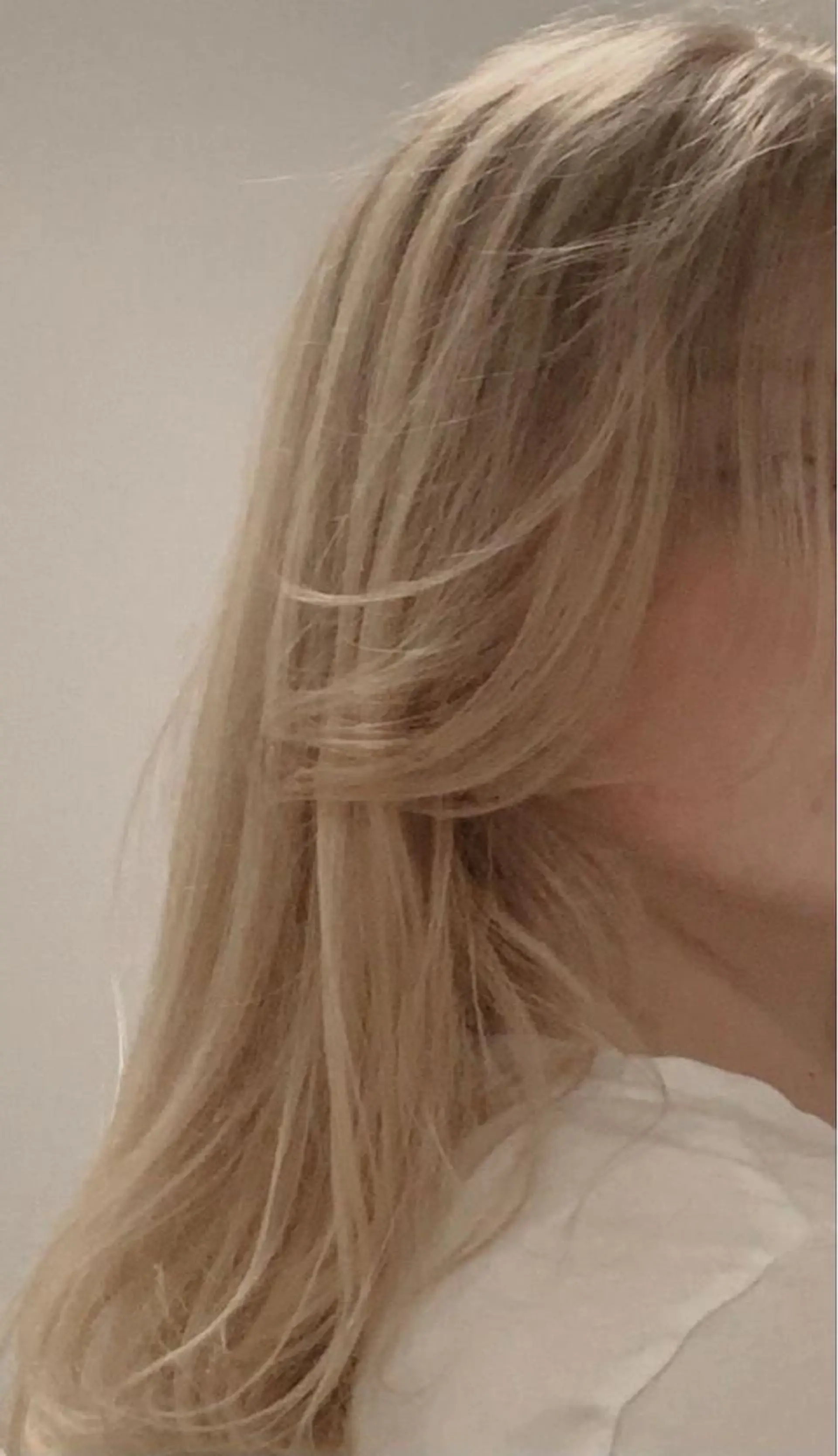 セミロング ハイトーン♡ブリーチ ♡エクステ♡nanaのヘアスタイル
