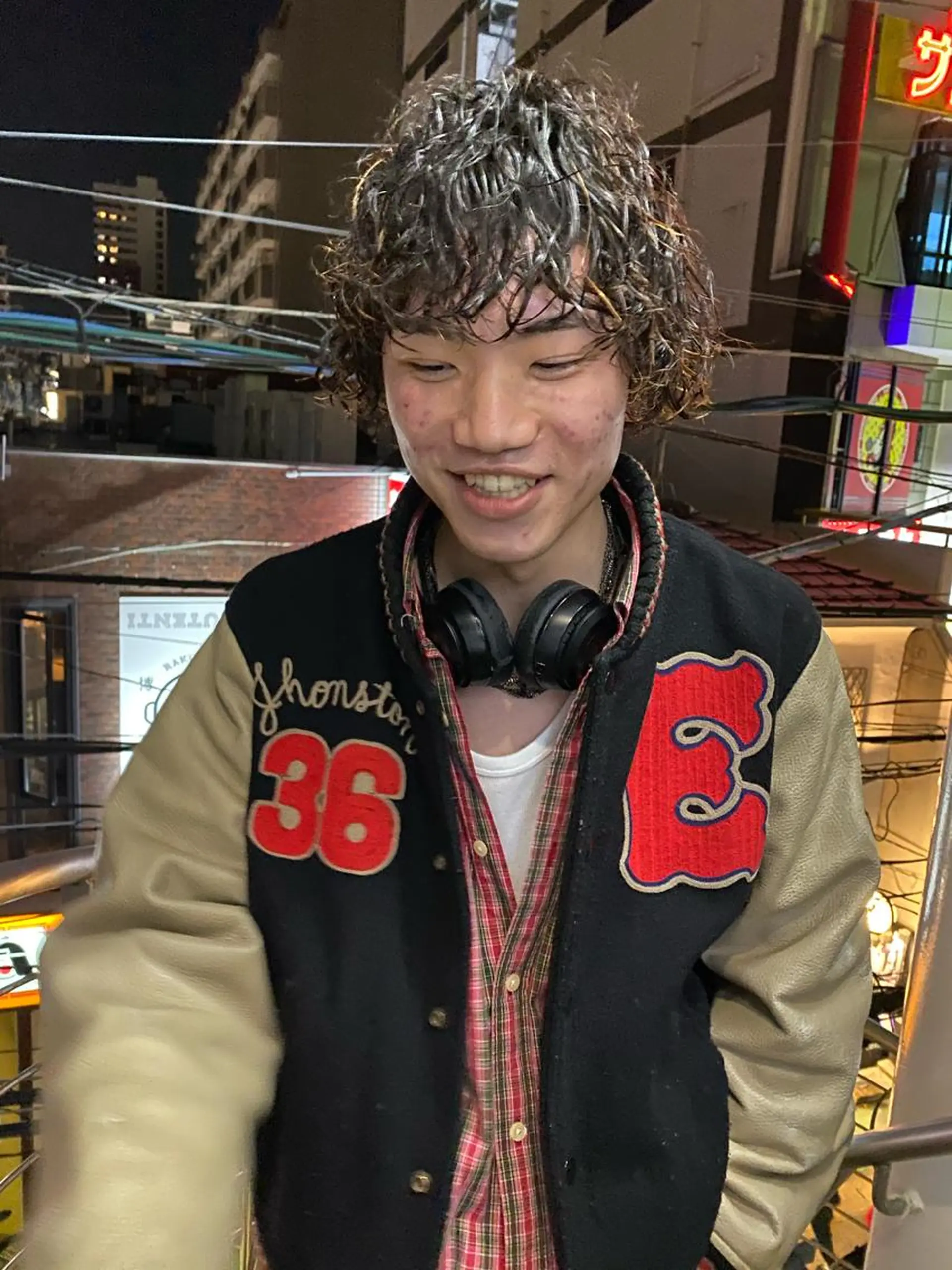 ミディアム パーマ ハイライト レイヤーカット カット パーマ トリートメント qiie/長友 インナーカラーのヘアスタイル