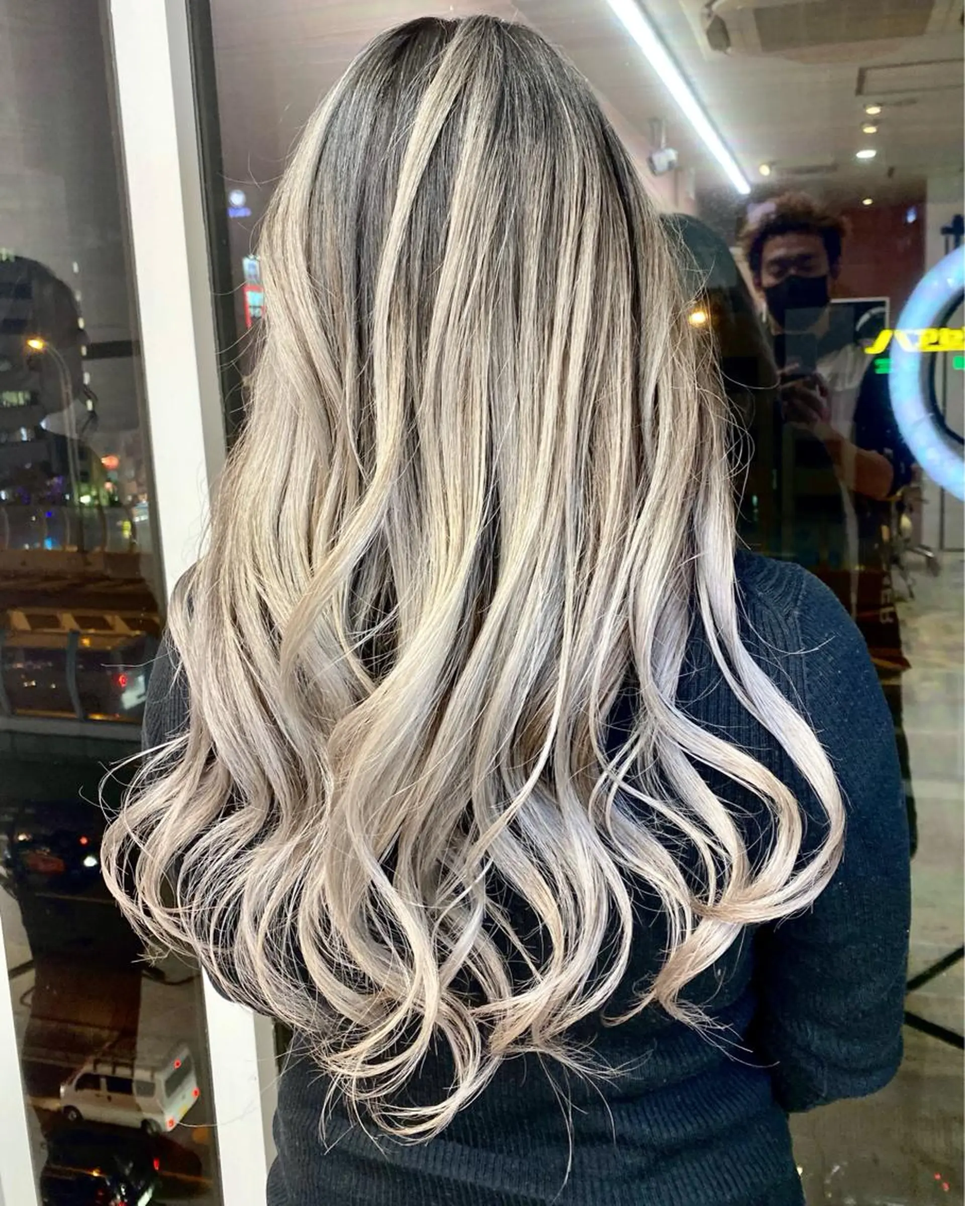 ロング カラー バレイヤージュ ブリーチ ケアブリーチ ハイトーンカラー レイヤーカット welring hair salon所属・welring hair salonのヘアスタイル