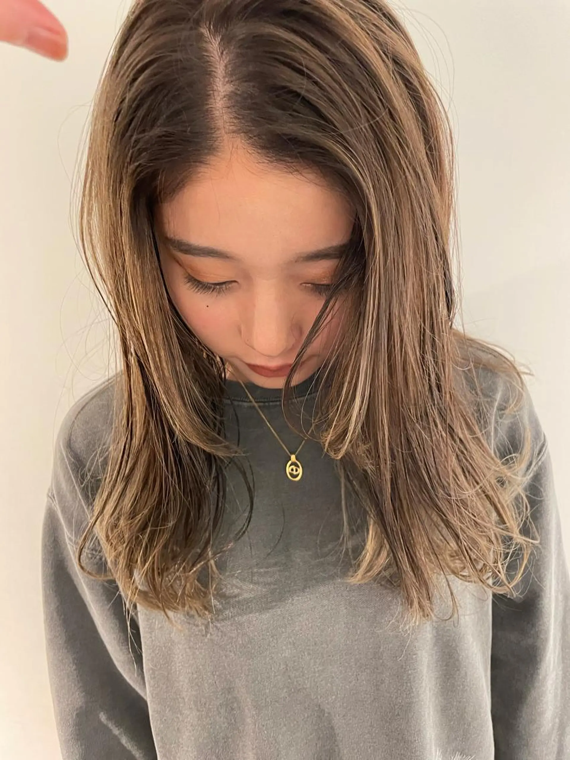 セミロング カラー Ata.所属・kubo nozomiのヘアスタイル