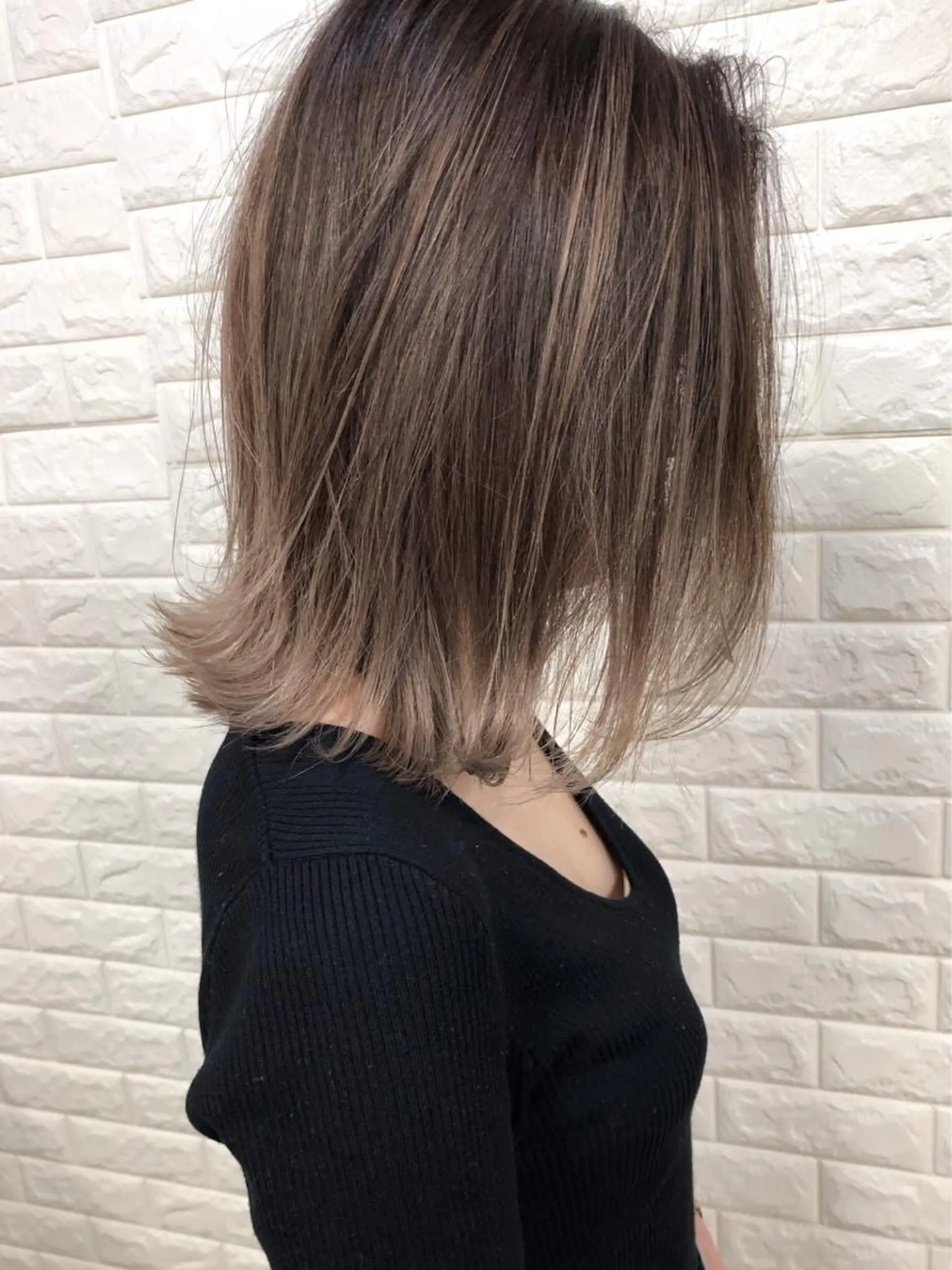 ミディアム 外国人風カラー レイヤーカット ヘアカラー トリートメント famille所属・famille ファミーユのヘアスタイル