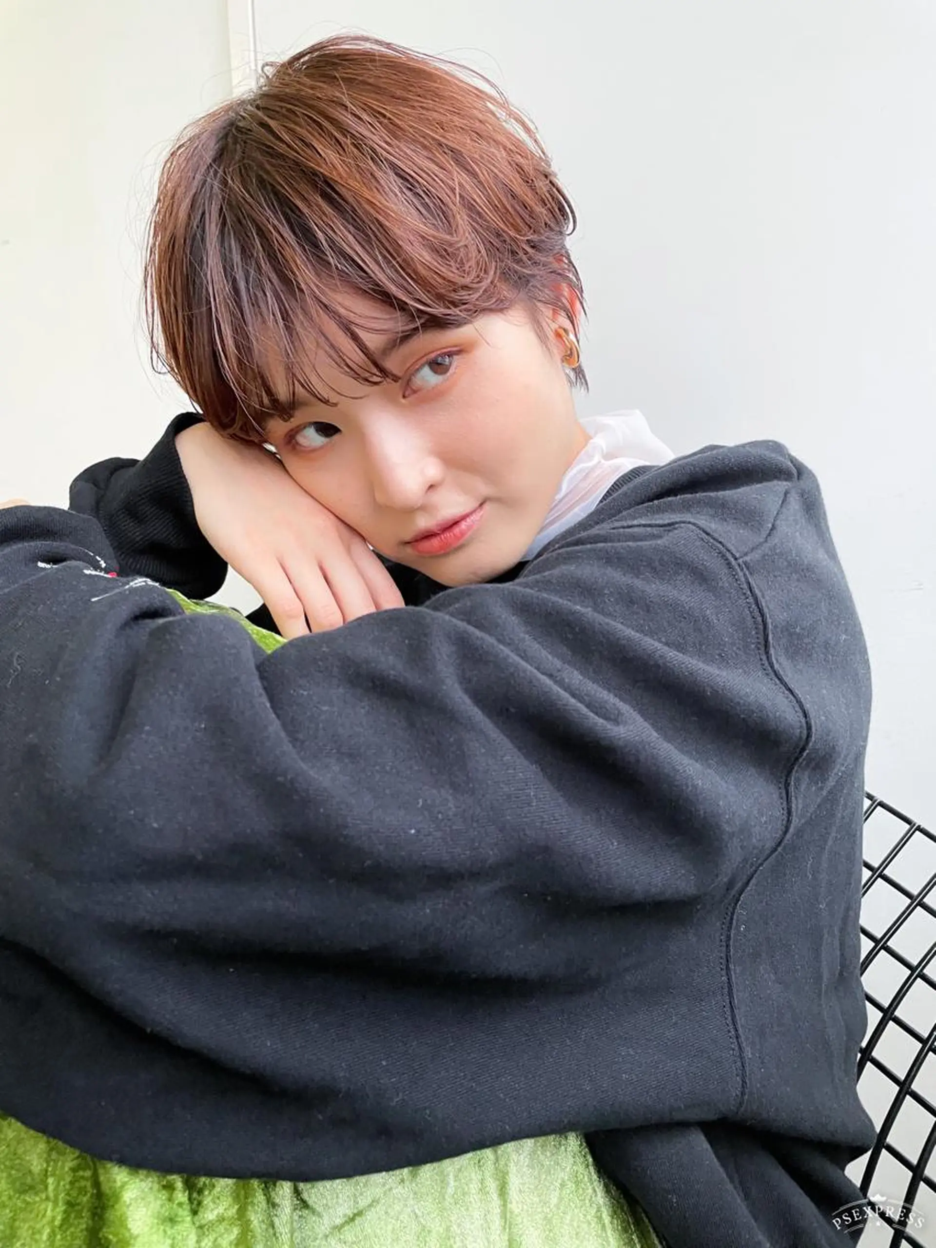 ショート nuu所属・💜ショート💜 ウルフ、ボブ二色亜美のヘアスタイル