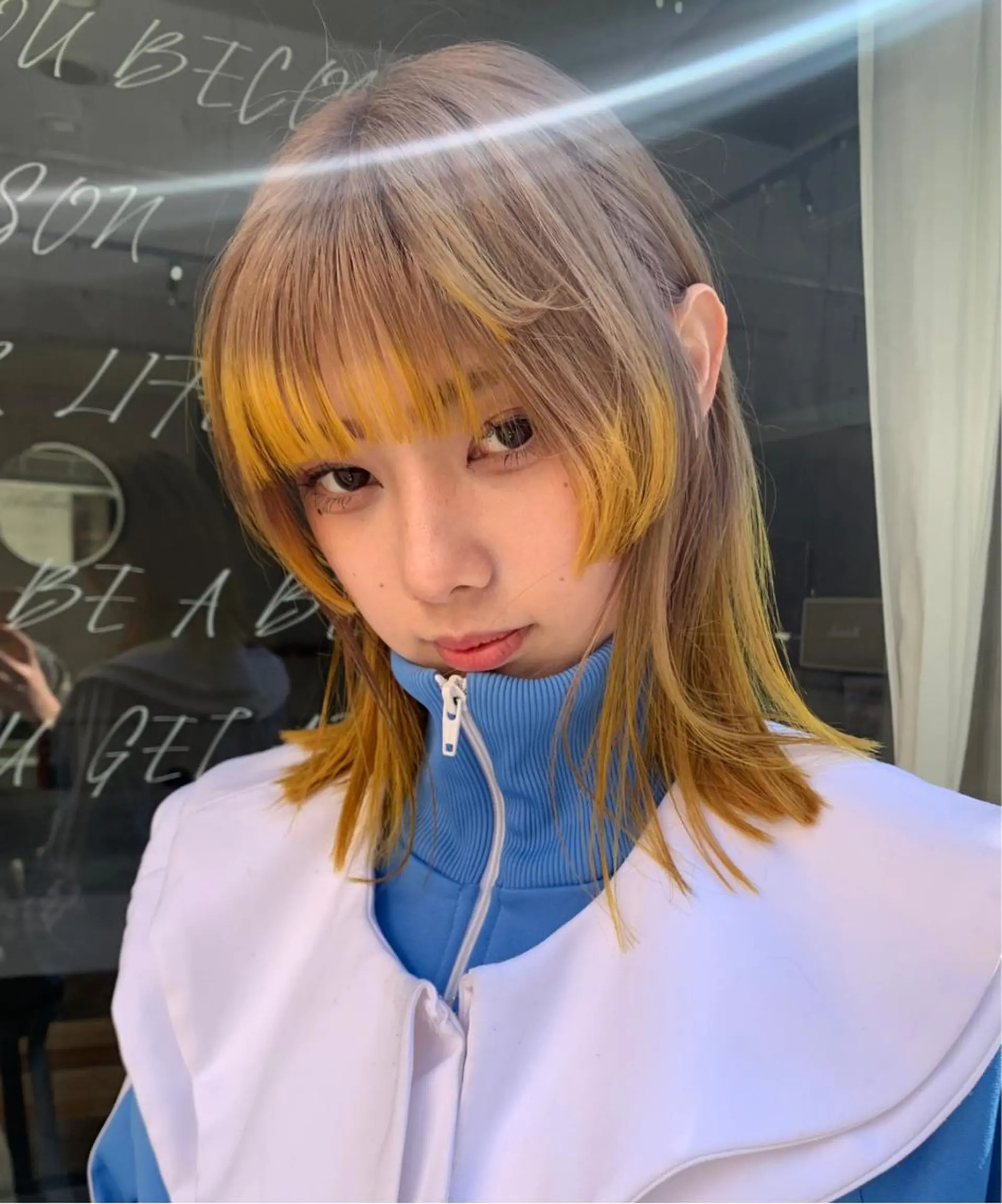 セミロング カラー ベージュカラー ブリーチ イエローカラー 撮影モデル 小森 祐希のヘアスタイル