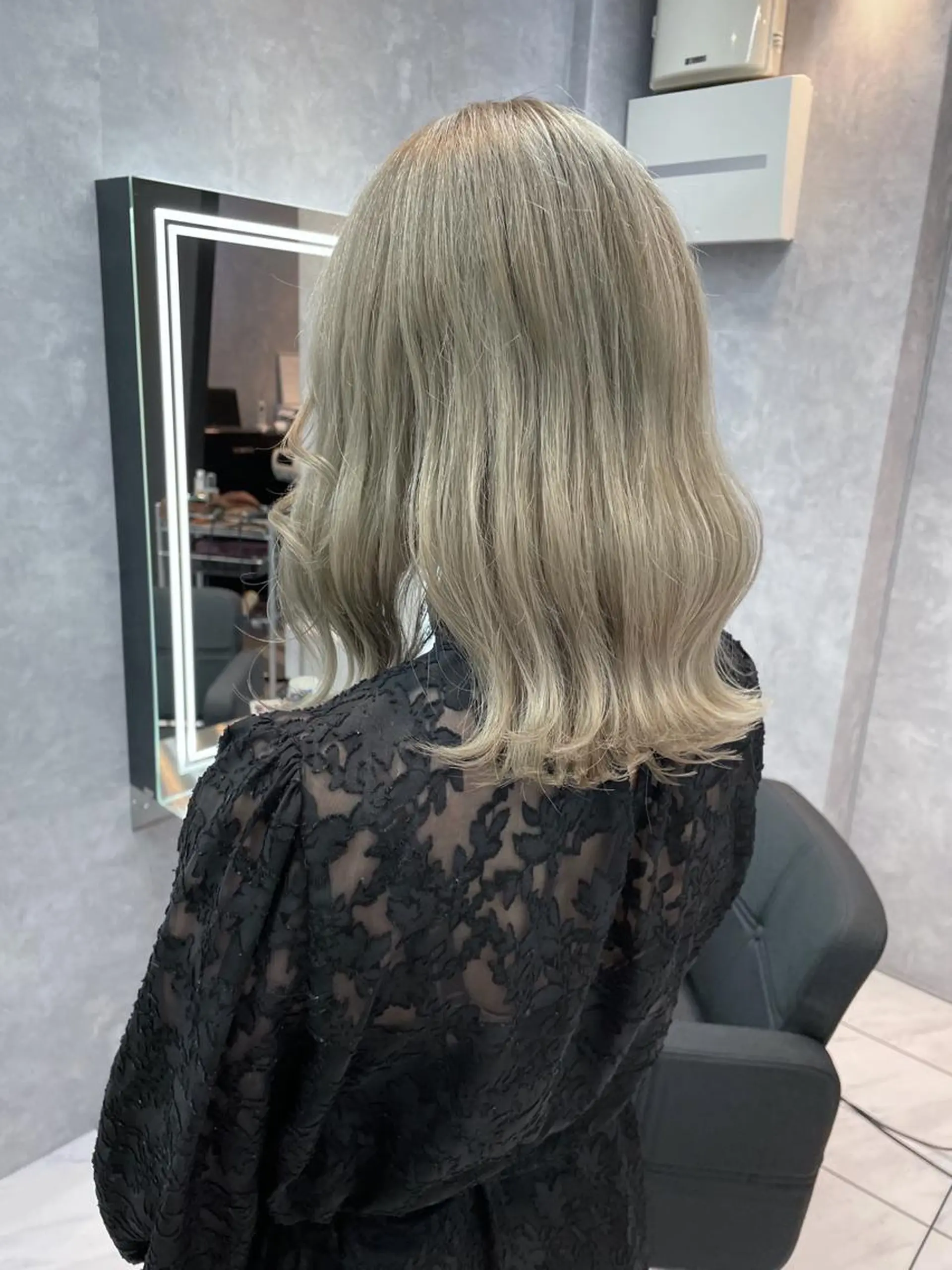 セミロング カラー アディクシーカラー ブリーチ _WHITE 天神店 YUMEKA🐻のヘアスタイル