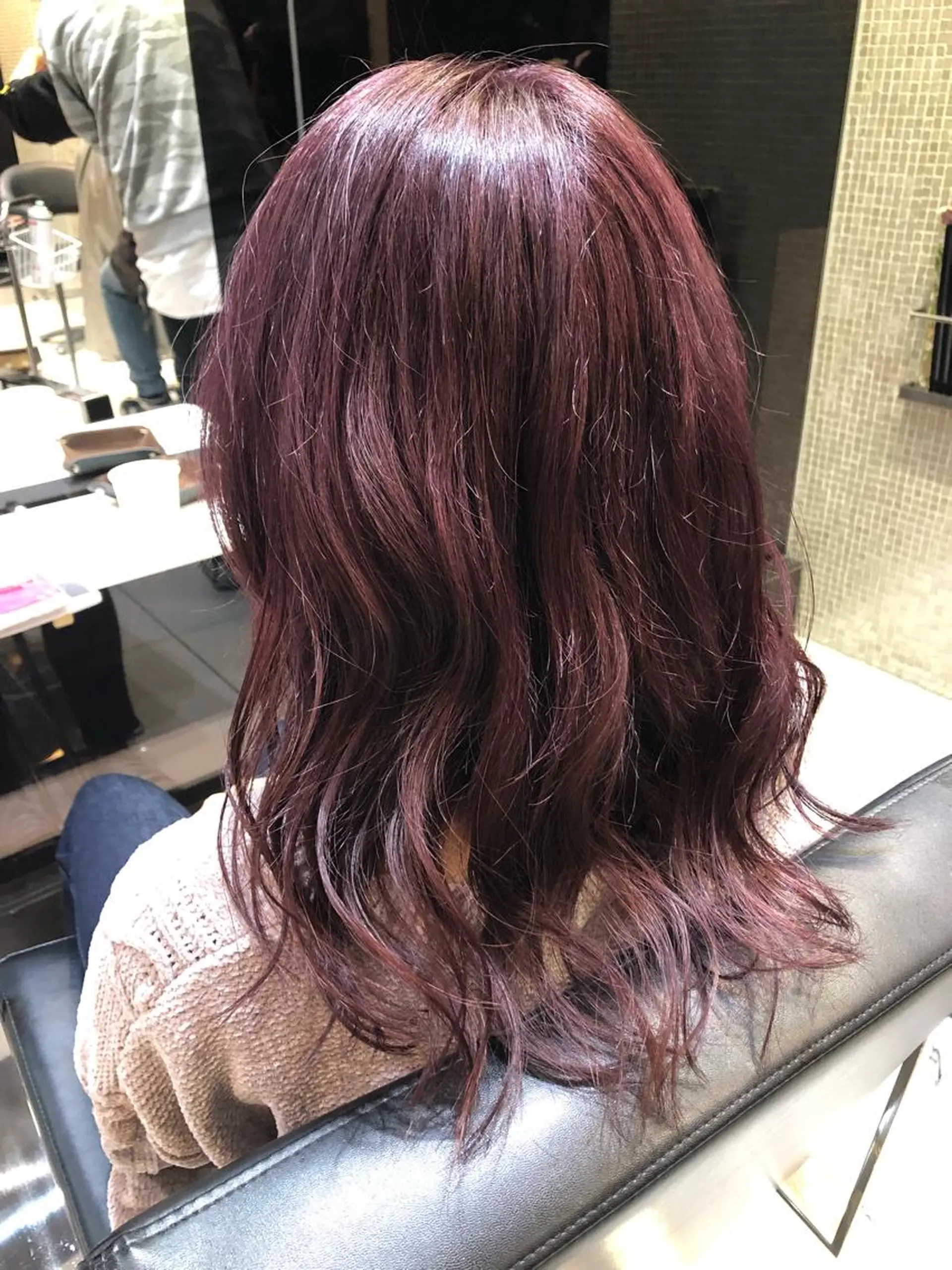 セミロング カラー ピンクカラー バイオレットカラー 女性リピ90%🍨 🩷佐藤みずきのヘアスタイル