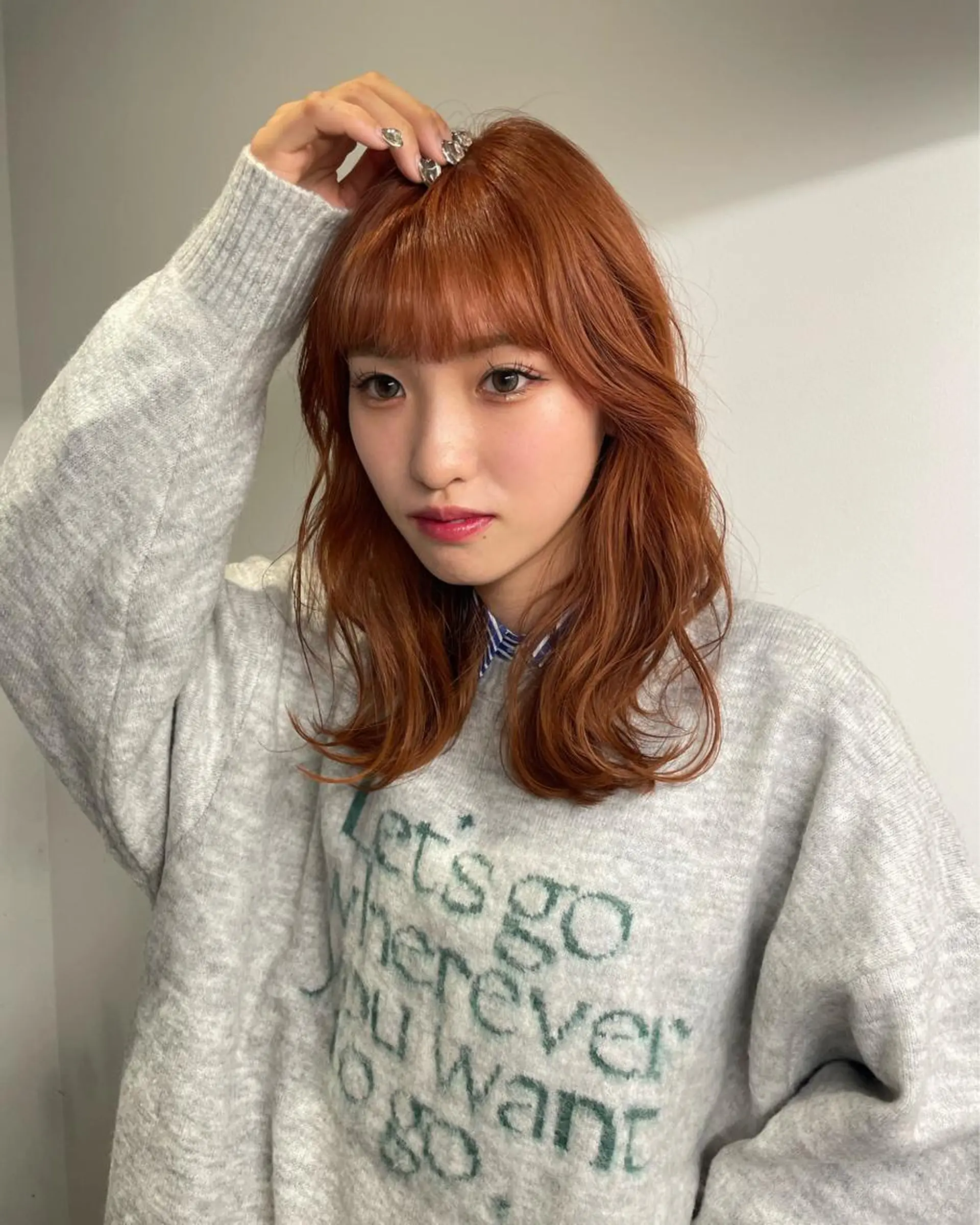 セミロング カラー ブリーチ ケアブリーチ デザインカラー ダブルカラー イヤリングカラー ヘアカラー トリートメント MIU/ルーツカラー 顔まわりレイヤーのヘアスタイル