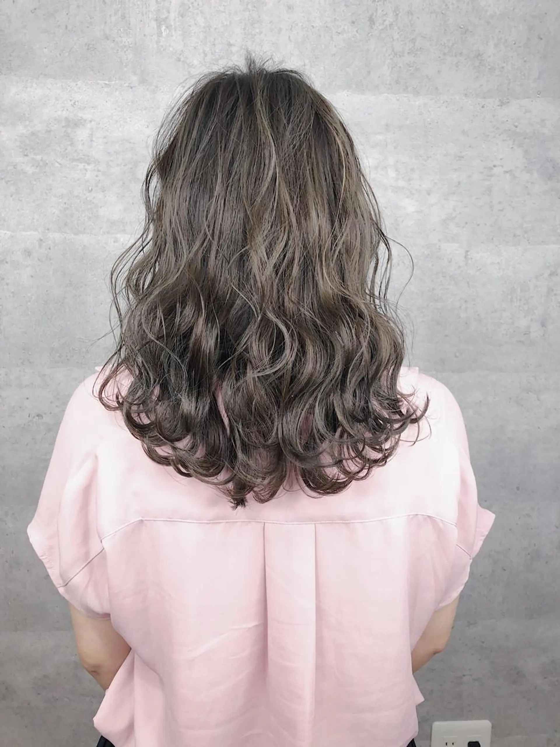 ミディアム カラー _WHITE 天王寺のヘアスタイル