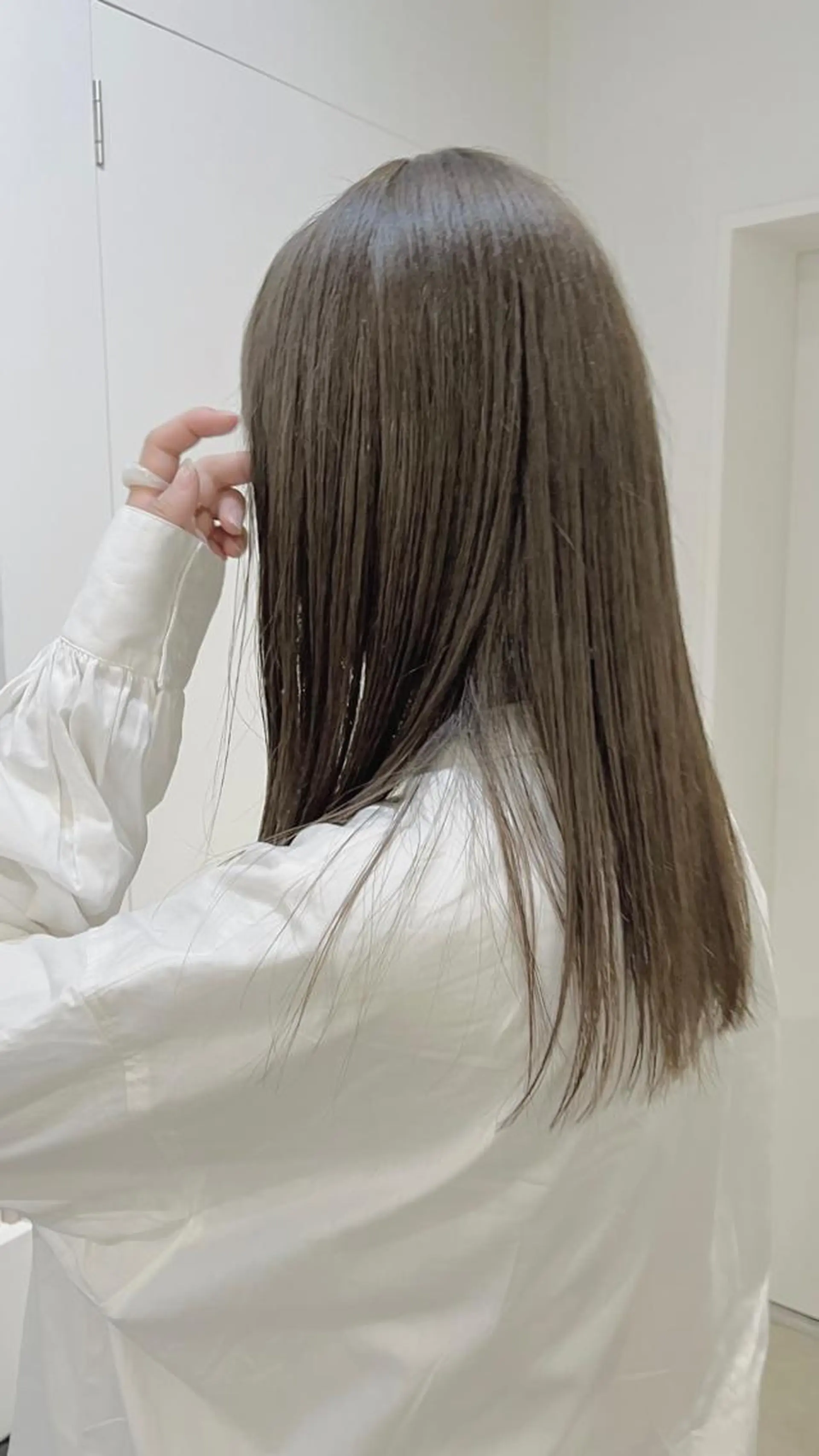 ミディアム KOCHAB 中村穂風のヘアスタイル