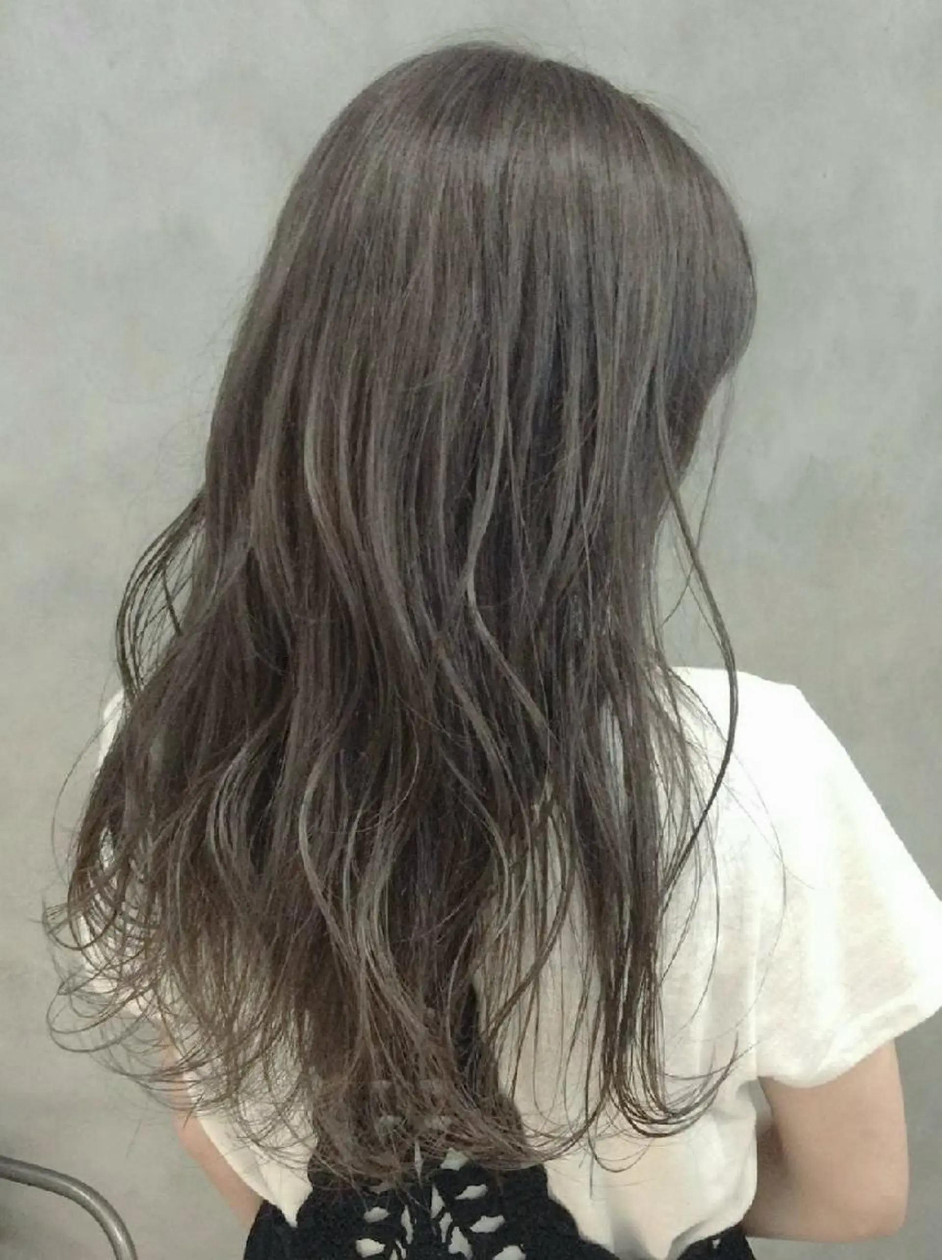 セミロング カラー ブリーチ グレージュ カヤノ ミサキ𓇼𓆉 のヘアスタイル