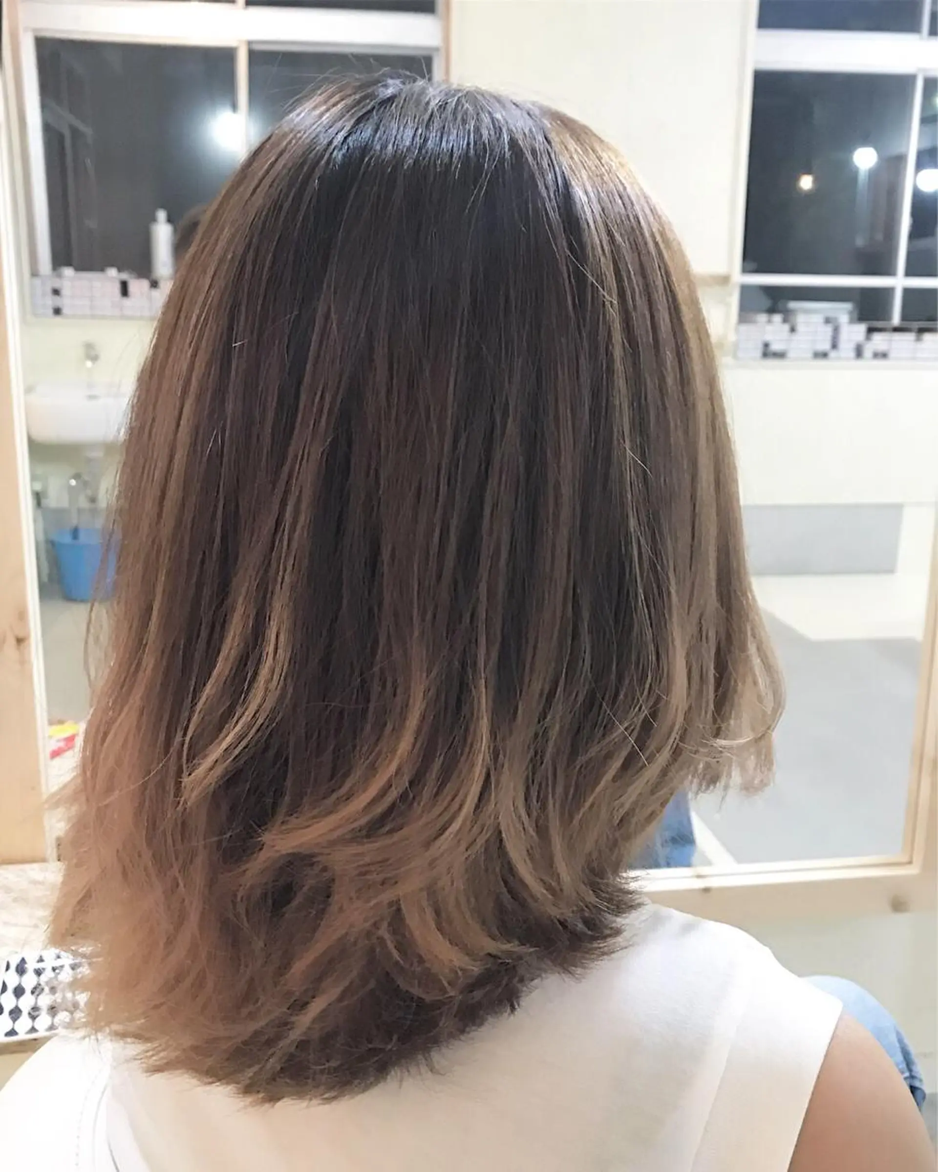 ミディアム カラー ベージュカラー オレンジ レイヤーカット 小沢 佑次のヘアスタイル