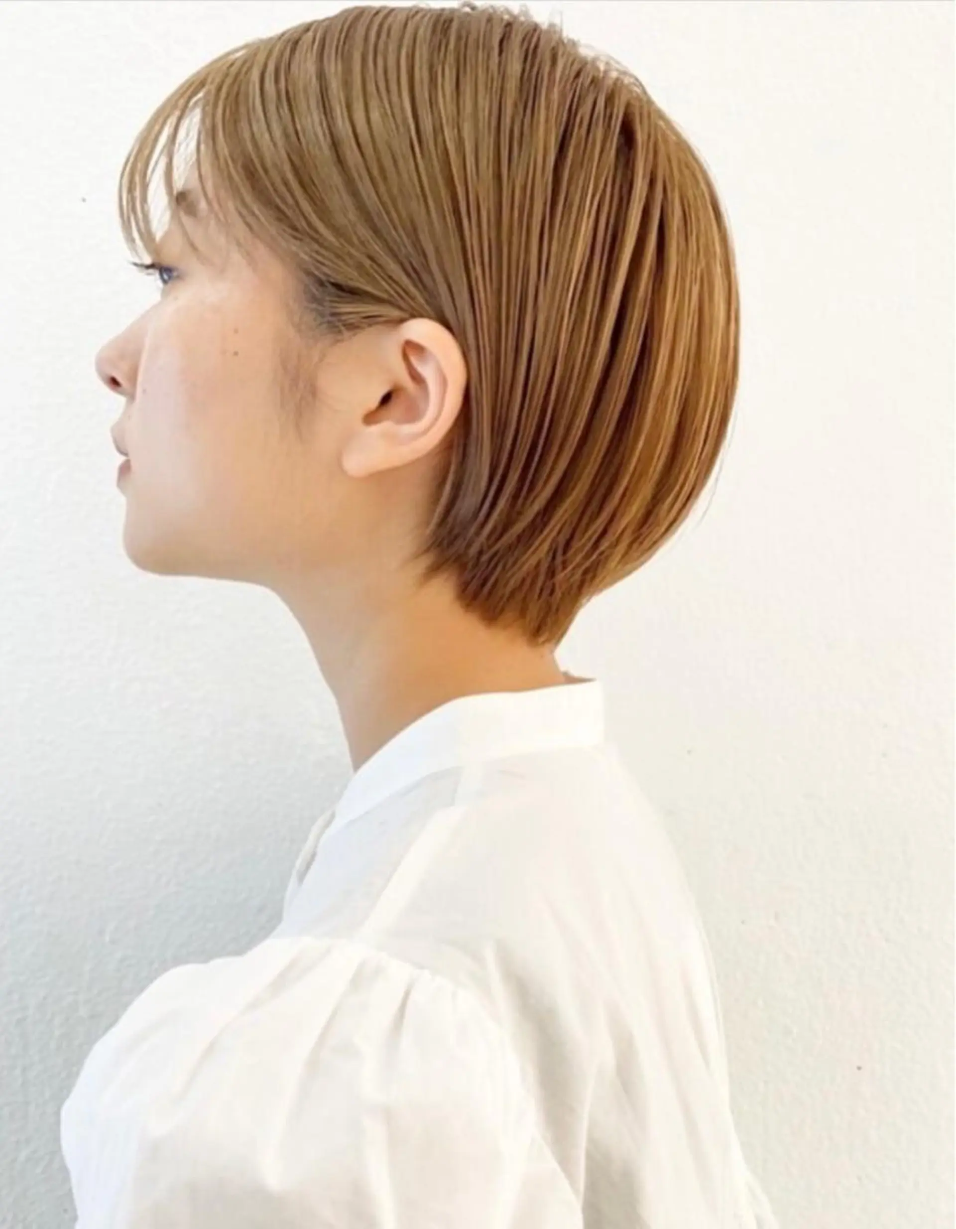 ショート ブリーチカラー🎀 寺門美優のヘアスタイル