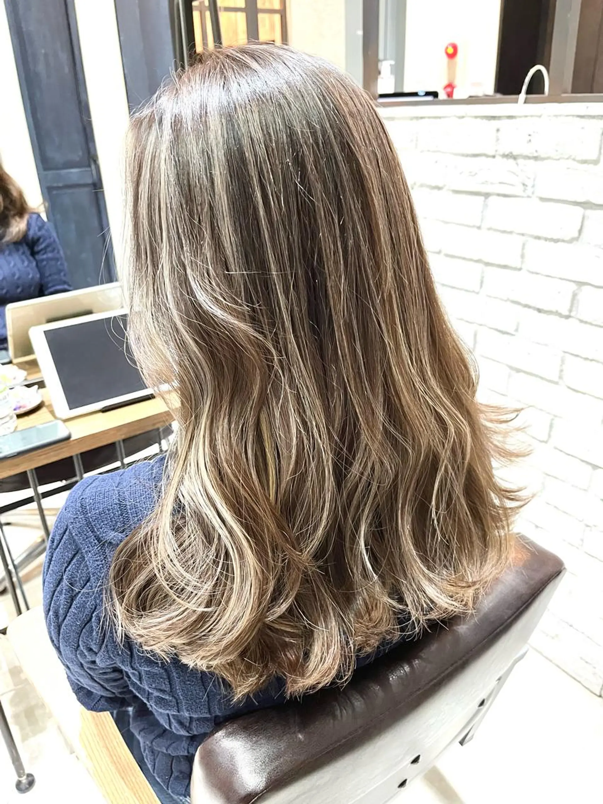 ロング アッシュ ハイライト ヨシンモリ 韓国風ヘア トリートメント ヘアカラー 🌈透明感カラー 韓 国ヘアこうたろうのヘアスタイル