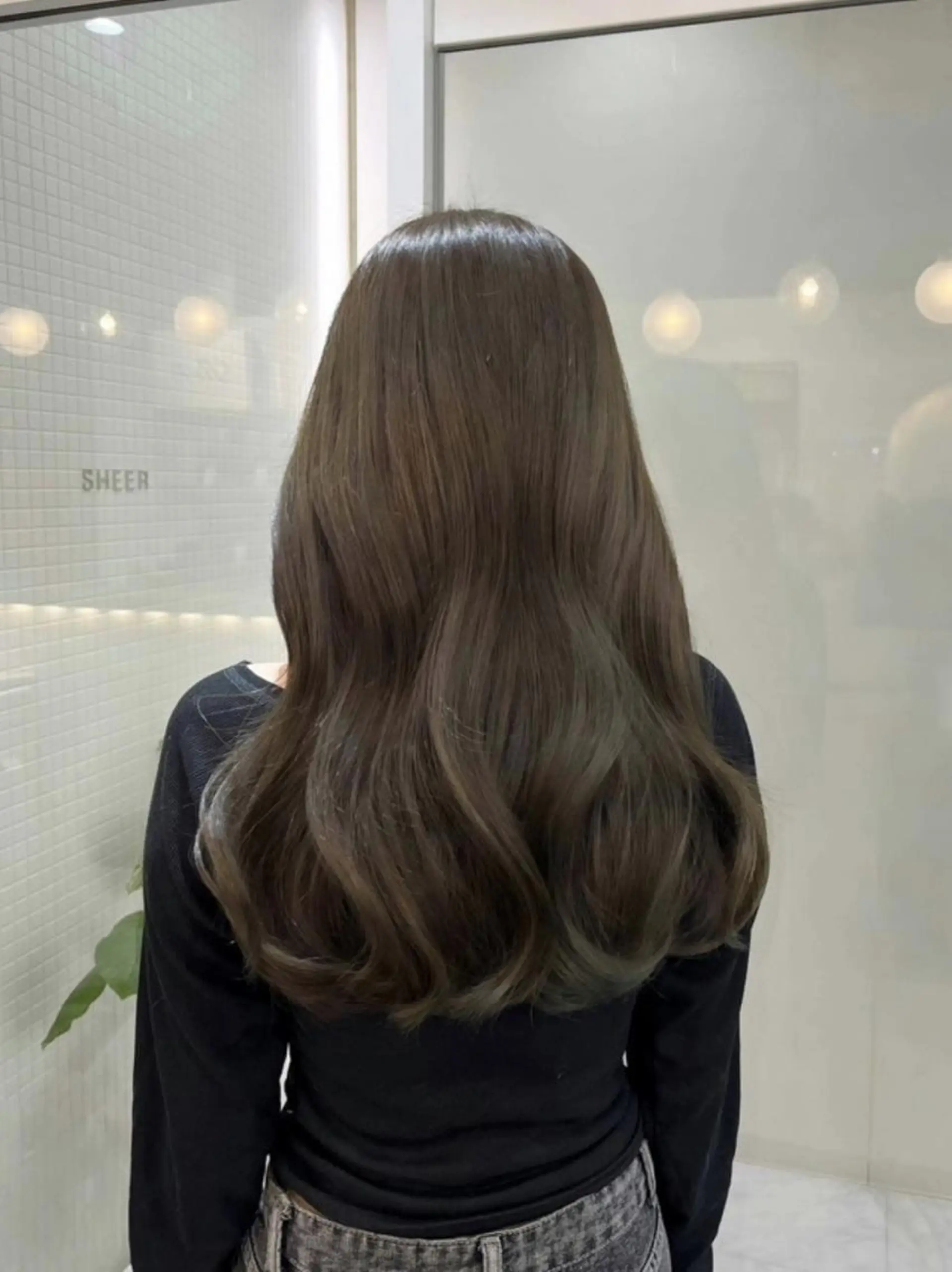 ロング カラー 透明感カラー グレージュ オリーブグレージュ オリーブグレー Moe モエの眉毛・アイブロウイメージ