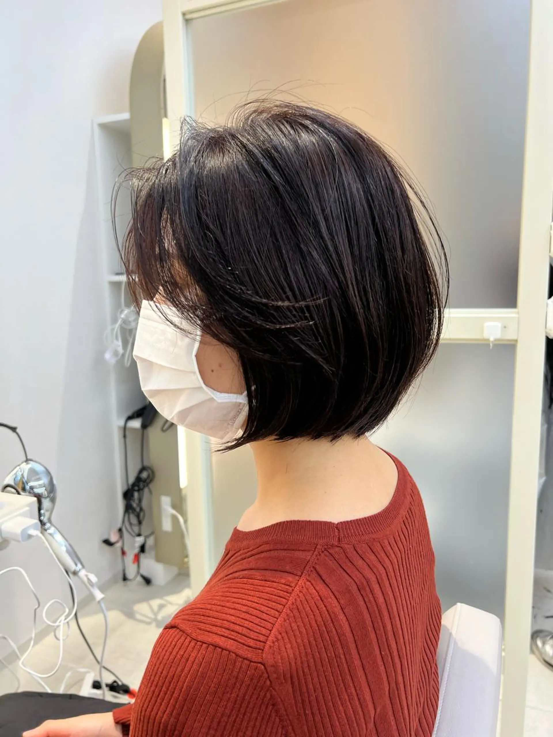 ショート カラー ベージュカラー グレージュ ボブ くびれヘア くせ毛 カット ヘアカラー トリートメント ニュアンスレイヤー ハイトーンカラーのヘアスタイル