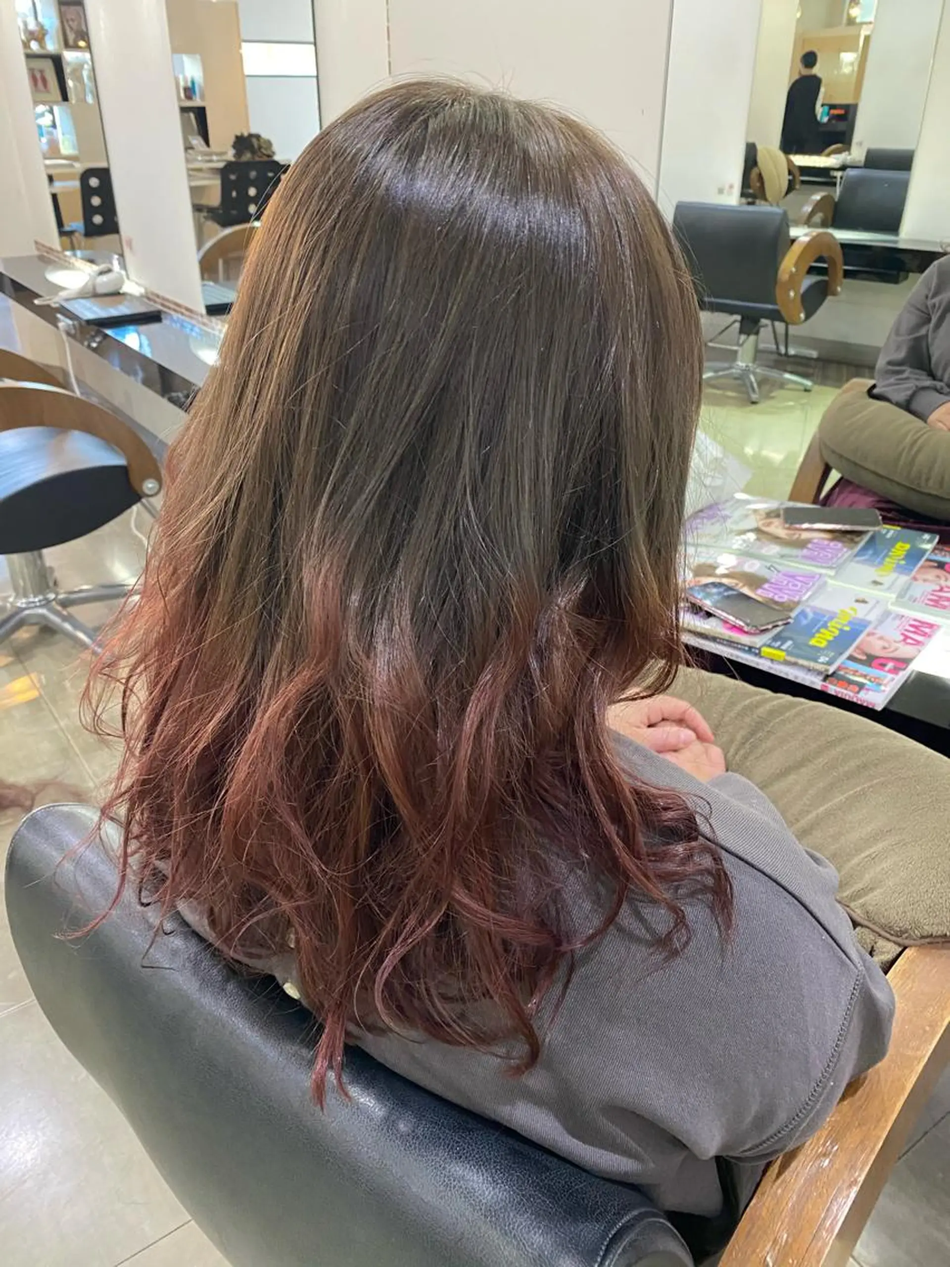 セミロング カラー パーマ ヘアアレンジ セミロングパーマ ブリーチ グラデーションカラー ブリーチなしカラー デジタルパーマ カット ヘアカラー パーマ トリートメント DISCOHAIRsanc（ルジャルダン町田）所属・烏山 達也のヘアスタイル