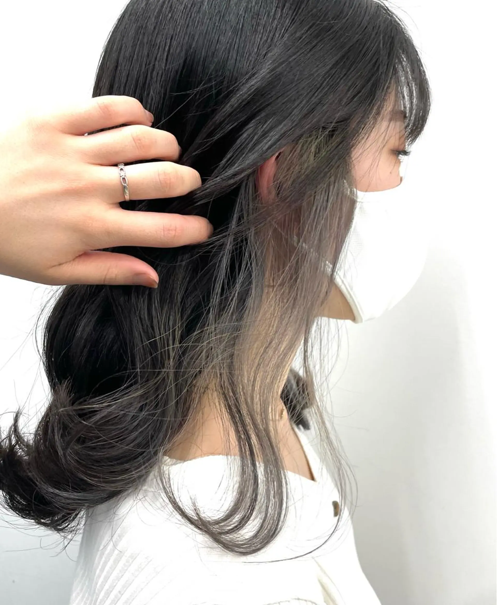 ミディアム カラー ヘアアレンジ キッズ ブリーチ インナーカラー シルバー ヘアカラー トリートメント 🦄インナーカラー 🦄貫井彩花のヘアスタイル