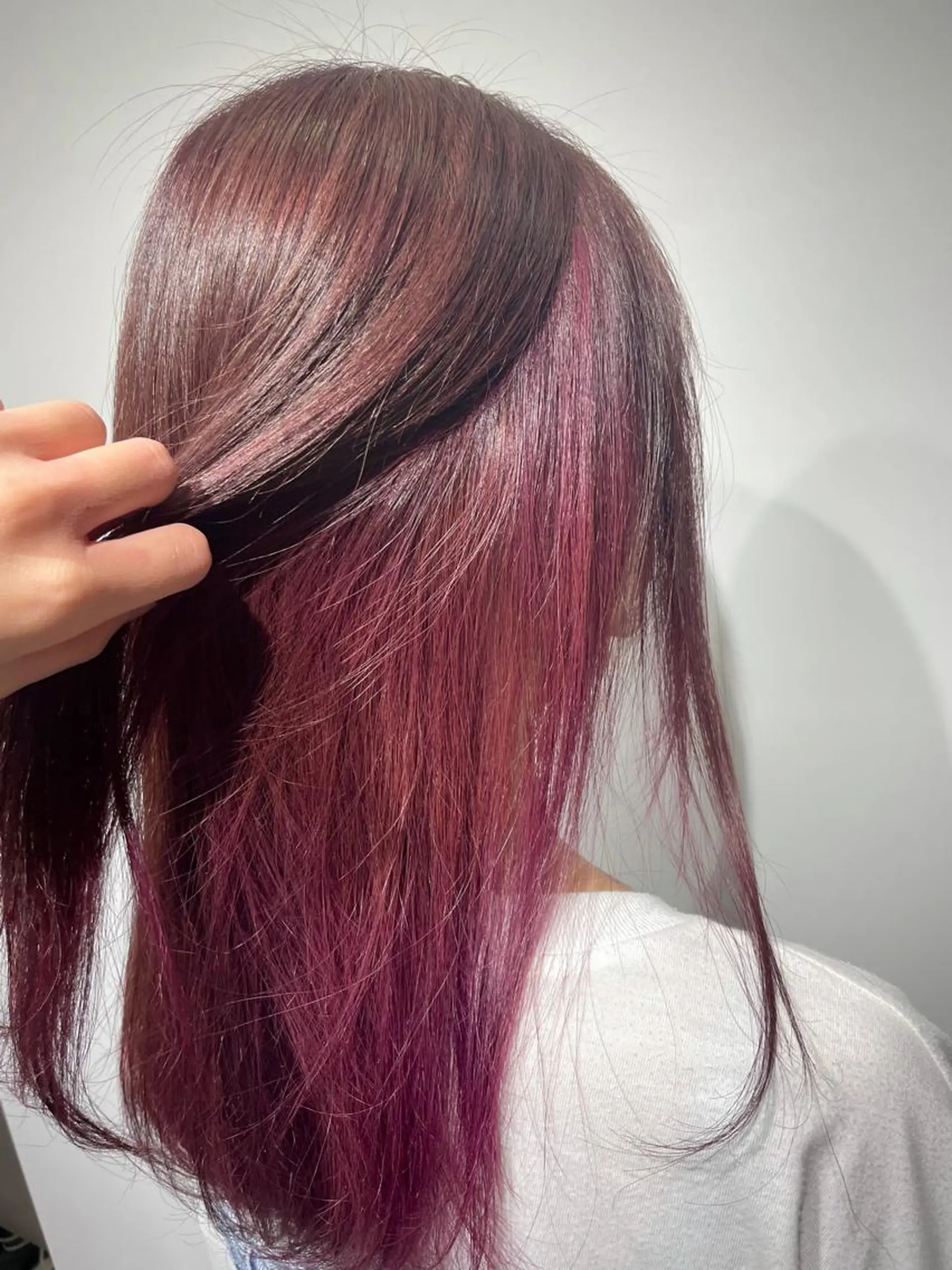 ロング カラー カシス インナーカラー 北川 萌乃果のヘアスタイル